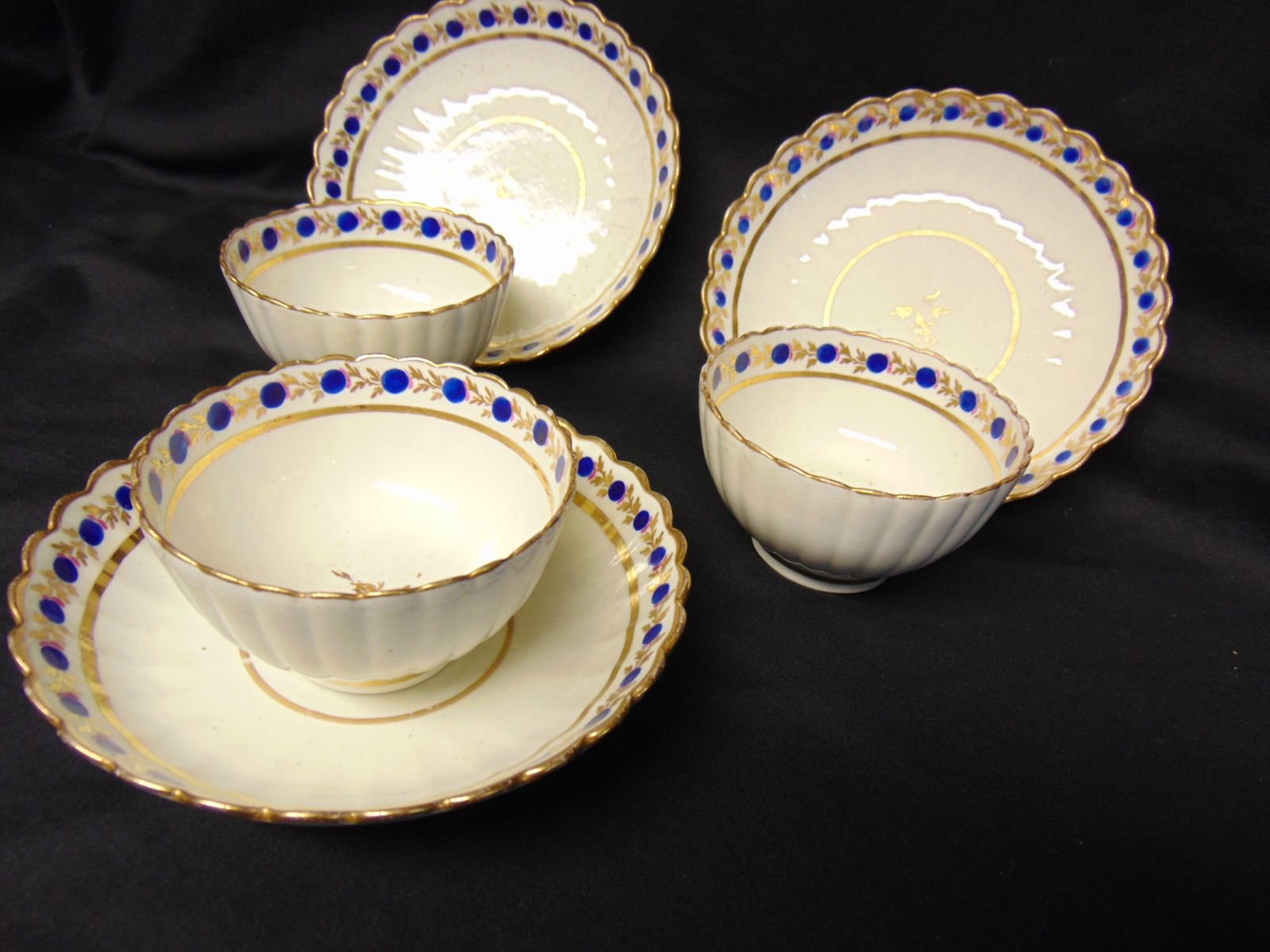 photo for sale Caughley Porcelain Polychrome & Gilt Ware Tea Bowl And Saucer   Flaming Pearl   Circa 1785