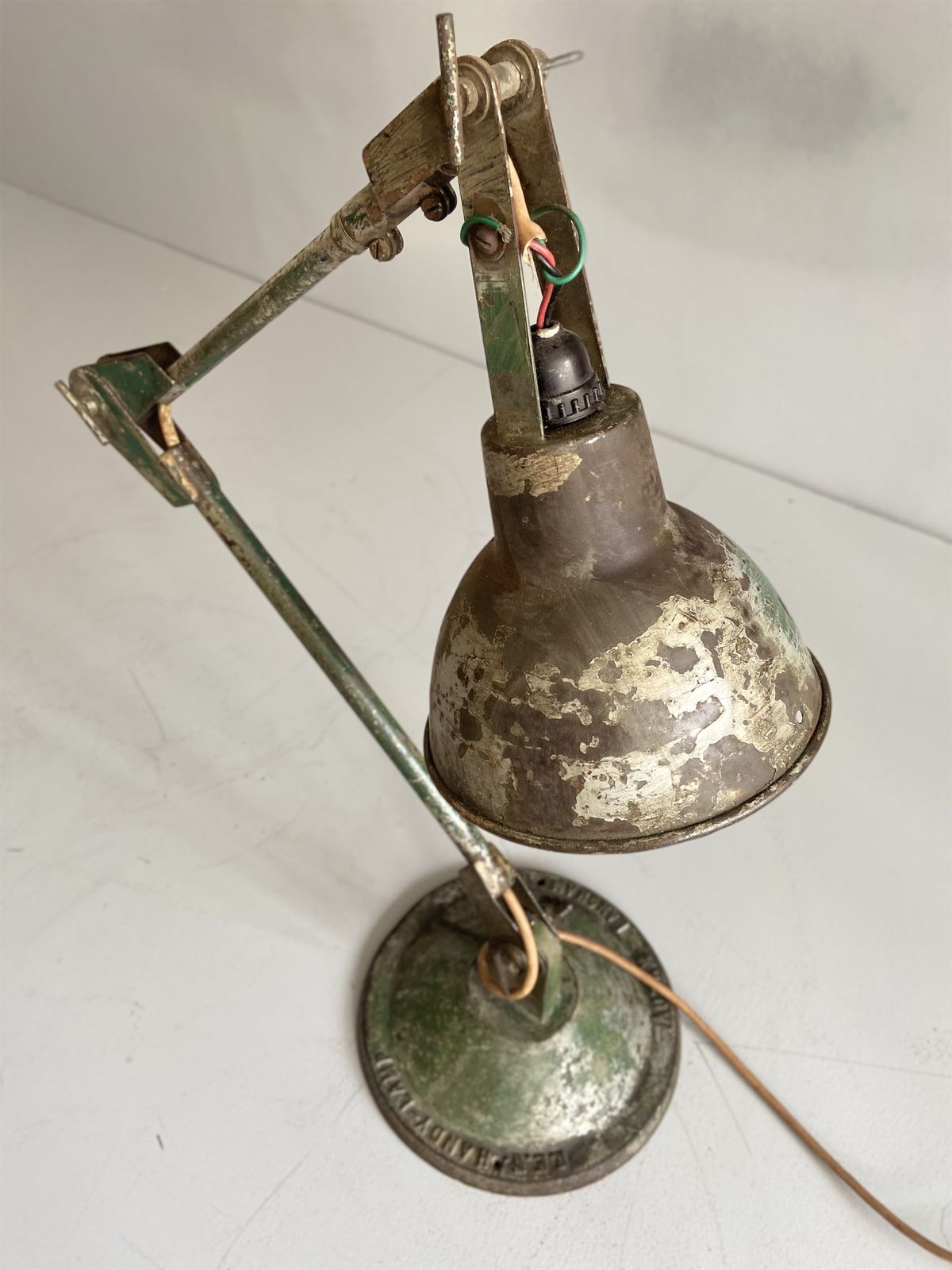 F.E.W Hardy Lamp, Langham Essex, Uk. Circa 1950 photo vinterior