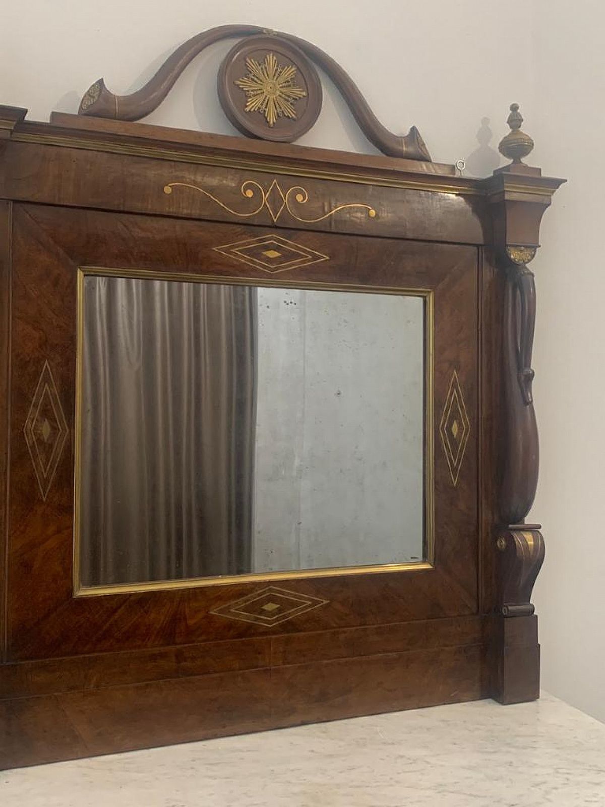 photo furniture Console With Mirror In Walnut With Brass Inlays And Details, 18th Century