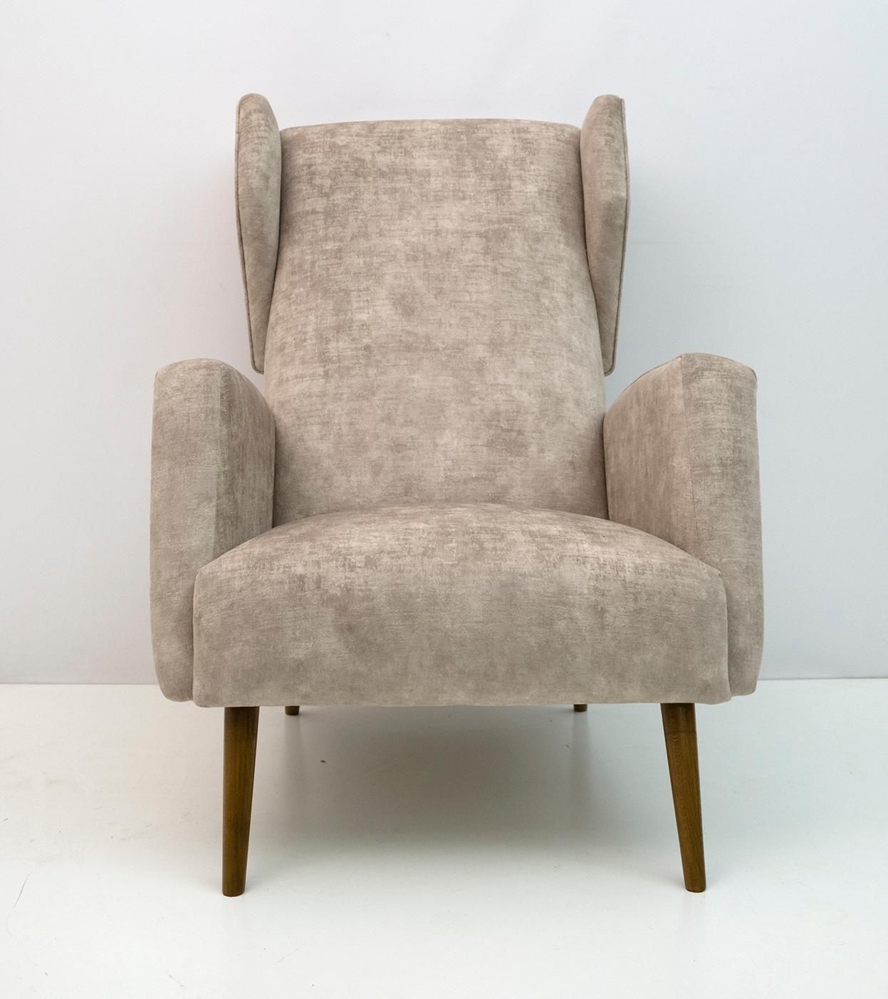 photo vintage Pair Of Gio Ponti Mid Century Modern Italian Velvet "Alata" Lounge Chairs, 1950s