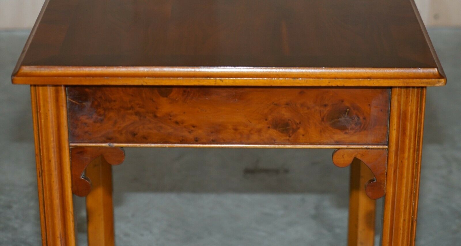 475.0 Lovely Vintage Burr Yew Wood Side End Lamp Wine Table With Chippendale Arches photo