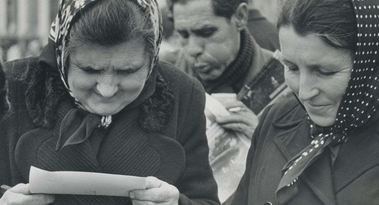 Erich Andres Rome, Women, Street Photography, Silver Gelatine Print, Italy 1950s photo for sale