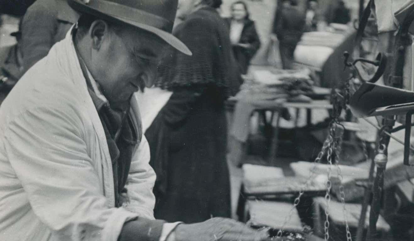 Erich Andres Seller, Market, Street Photography, Silver Gelatine Print, Italy 1950s photo 427.0