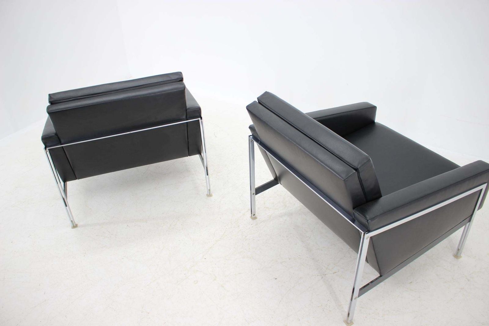 1960s Pair Of Steel And Leather Armchairs By Lübke, Germany photo vinterior