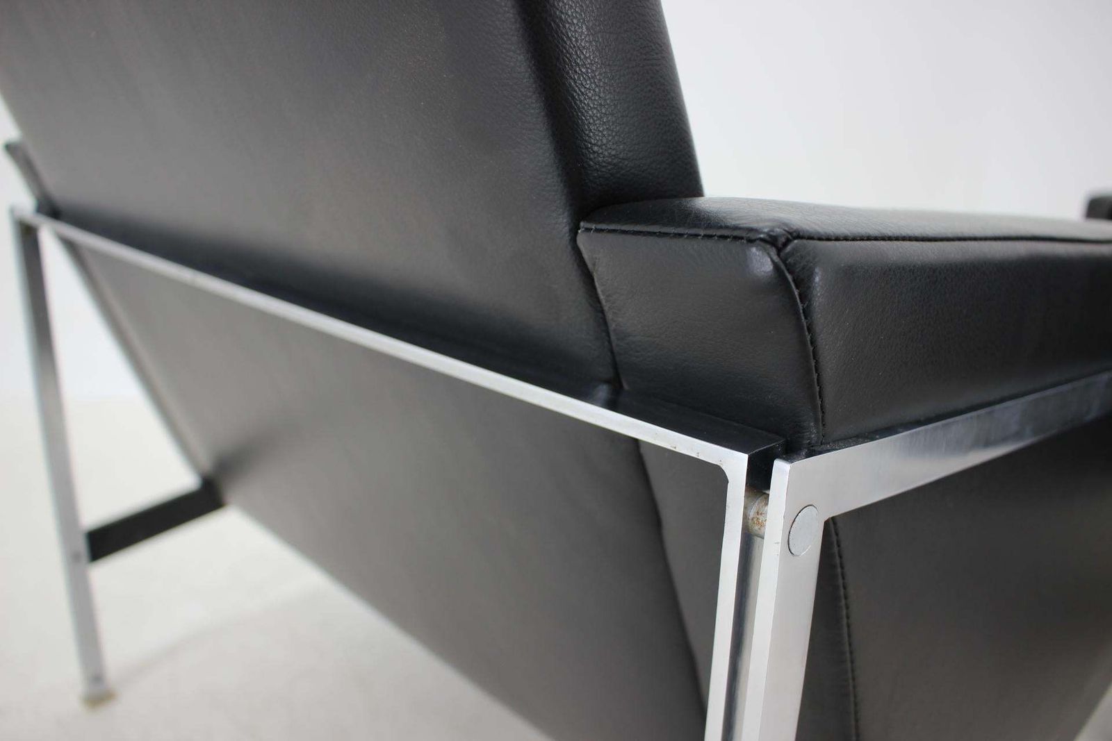 Furniture 1960s Pair Of Steel And Leather Armchairs By Lübke, Germany photo