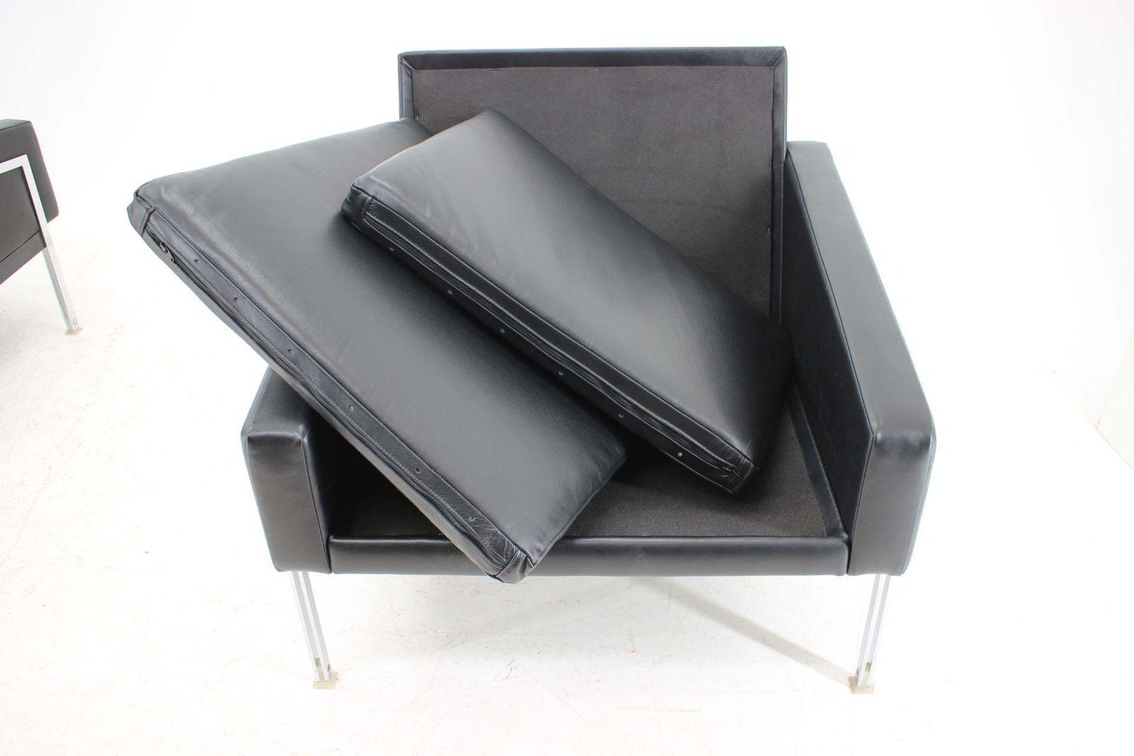 photo vintage 1960s Pair Of Steel And Leather Armchairs By Lübke, Germany