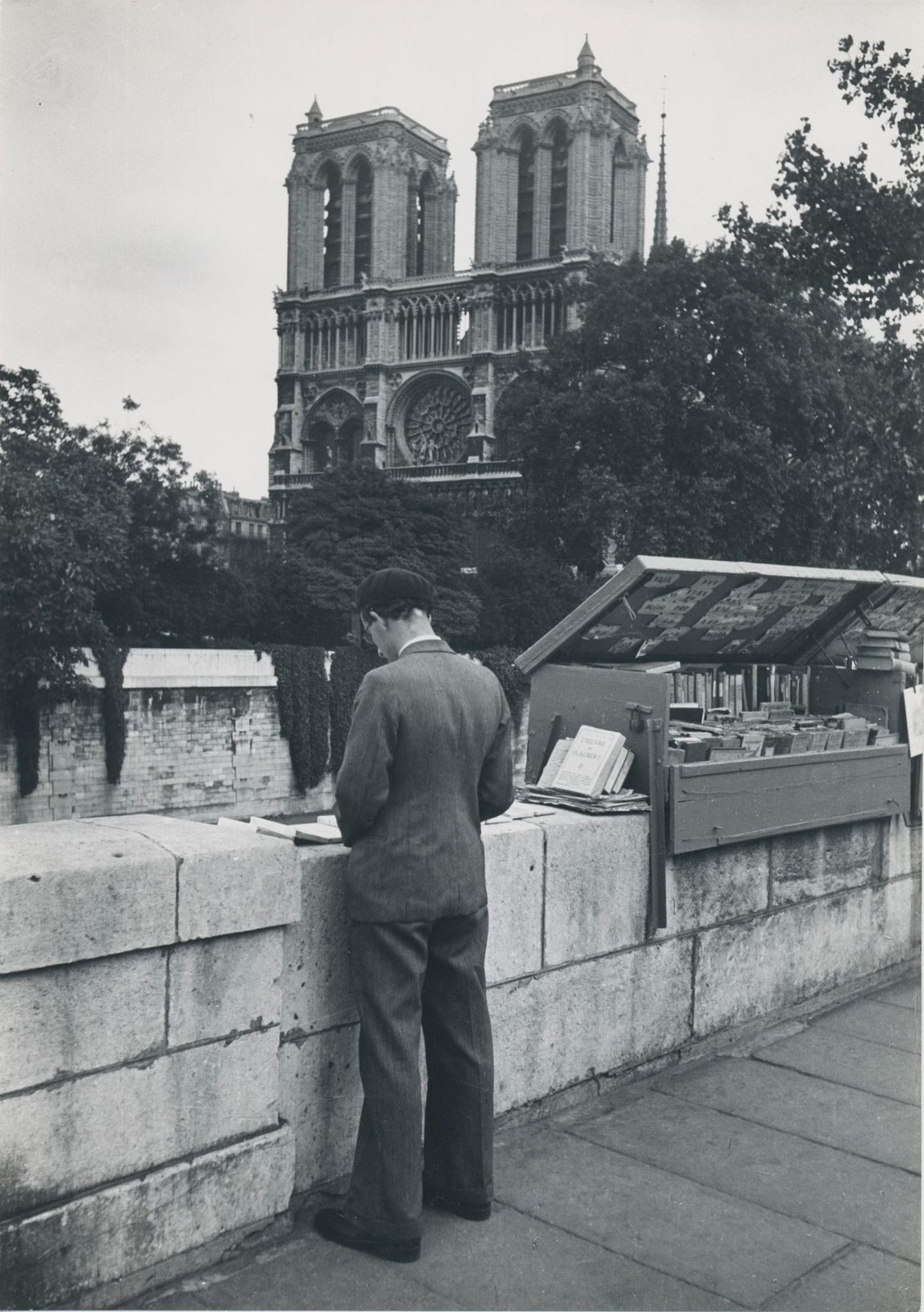 Man, Notre Dam, Street Photography, Paris, 1950s, 23 X 16,2 Cm 1955