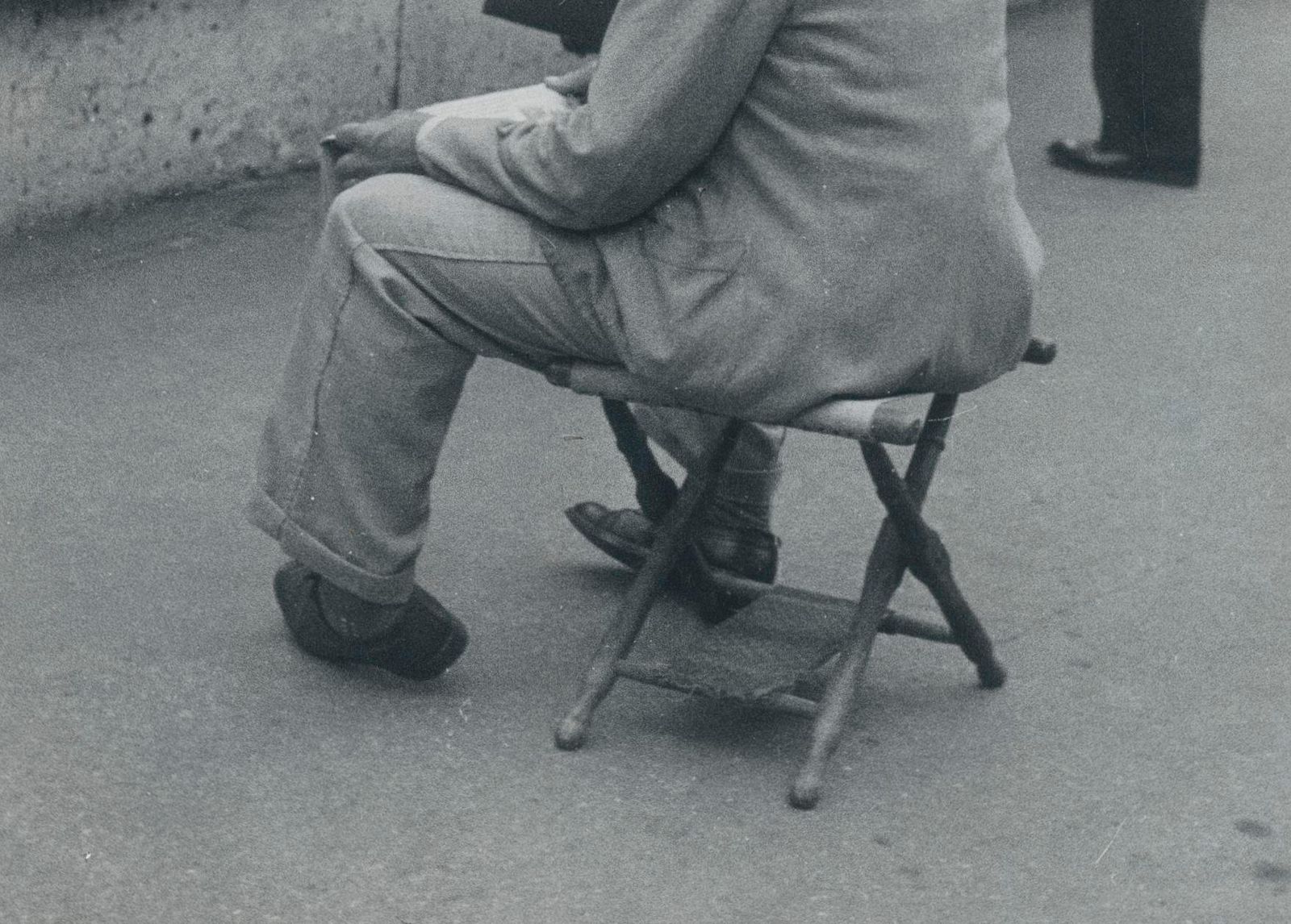 Man, Market, Street Photography, Paris, 1950s, 23 X 16,8 Cm 1955 photo furniture