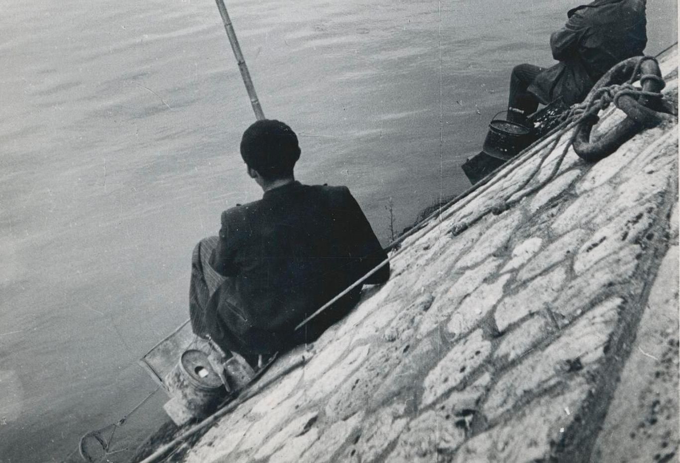 Fishermen; Street Photography; Silver Gelatine Print; Paris, 1950s, 17,5 X 12,4 Cm 1955 photo for sale