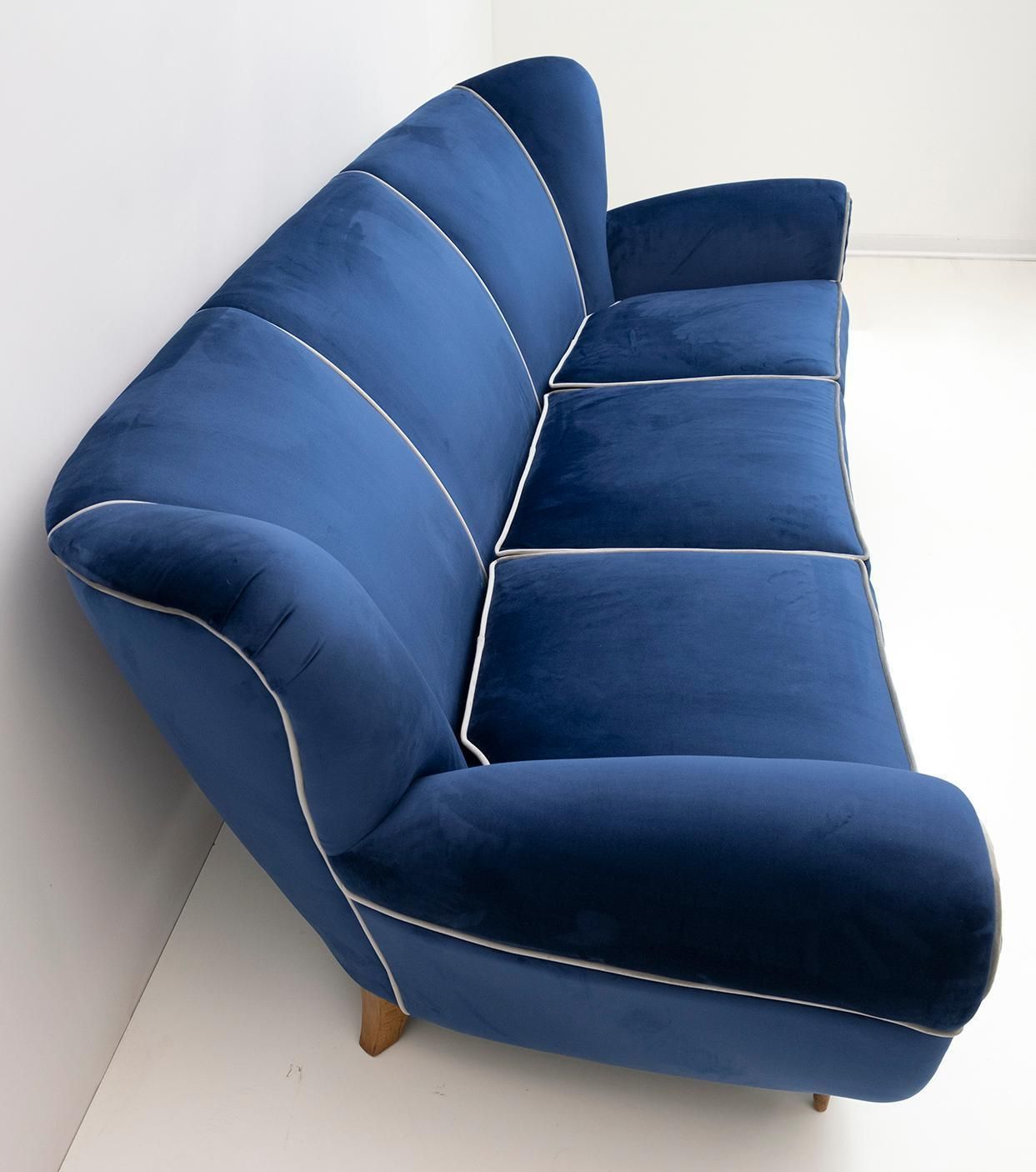 Guglielmo Ulrich Art Deco Italian Velvet Sofa, 1940s photo vinterior