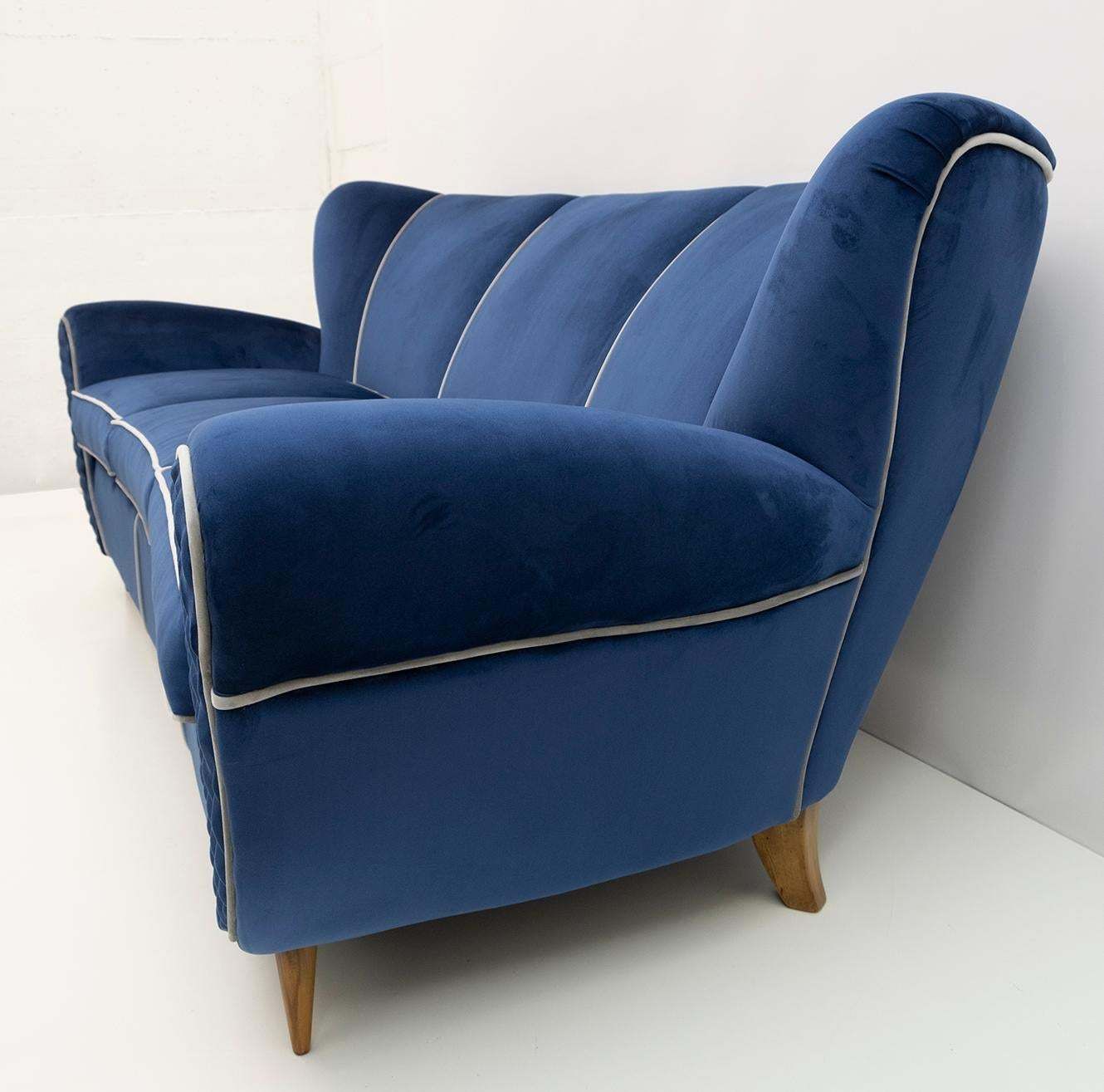 8715.0 Guglielmo Ulrich Art Deco Italian Velvet Sofa, 1940s photo