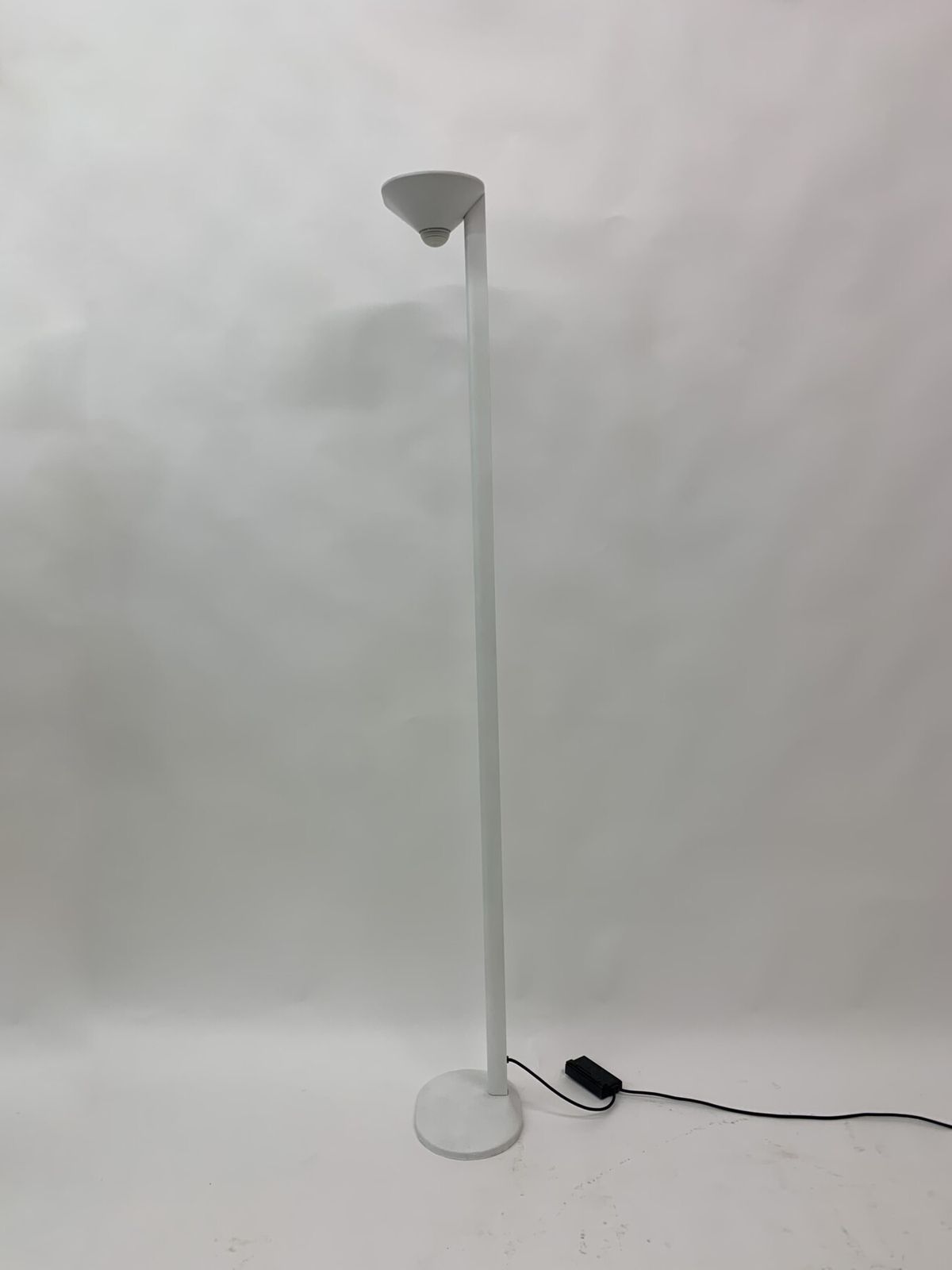 photo vinterior Postmodern 'Ciclope' Halogeenstaande Lamp Van Barbieri Marianelli, Italië