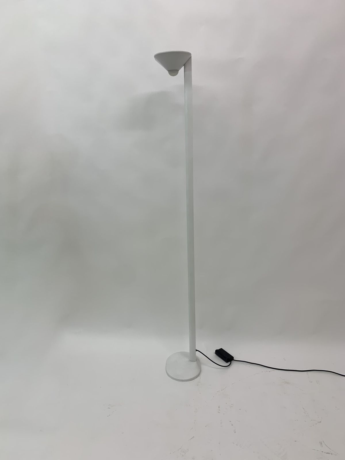 photo buy Postmodern 'Ciclope' Halogeenstaande Lamp Van Barbieri Marianelli, Italië