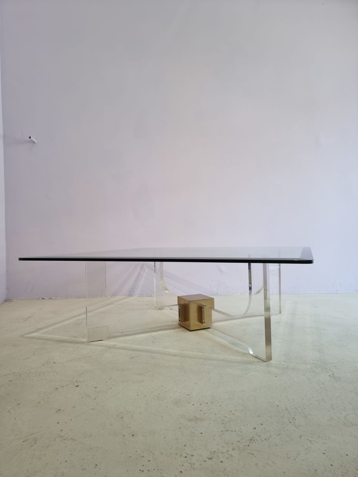 Lucite Salontafel Met Vierkant Glazen Blad photo for sale