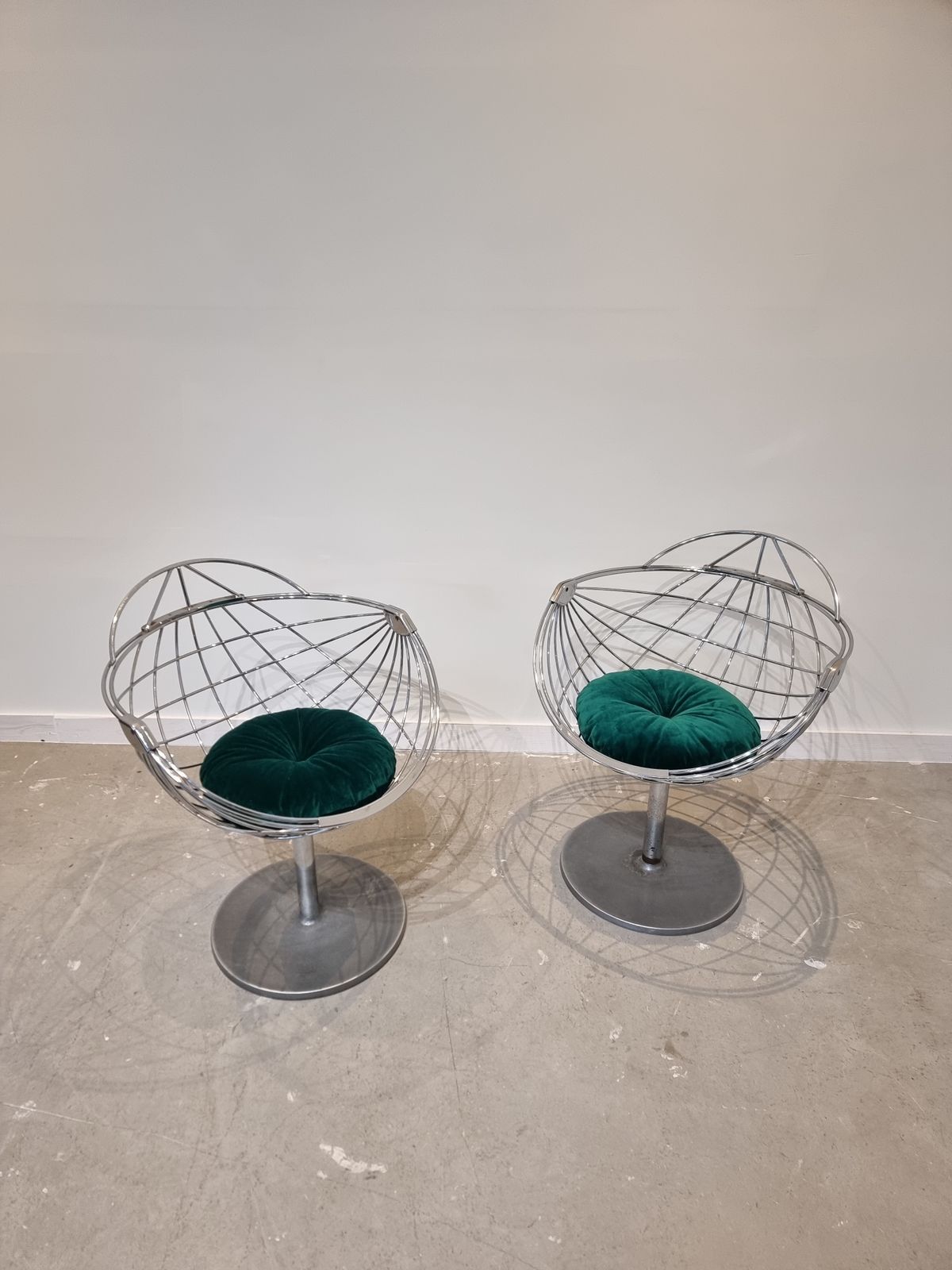 Set Of Two Atomic Ball Chairs By Rudi Verelst photo Furniture