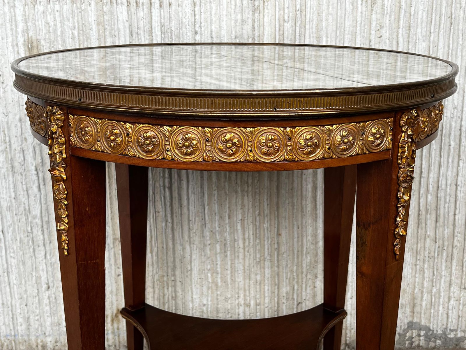 Table d'appoint française de style Louis XVI en bronze, marbre rond et chêne, XXe siècle photo 1622.0