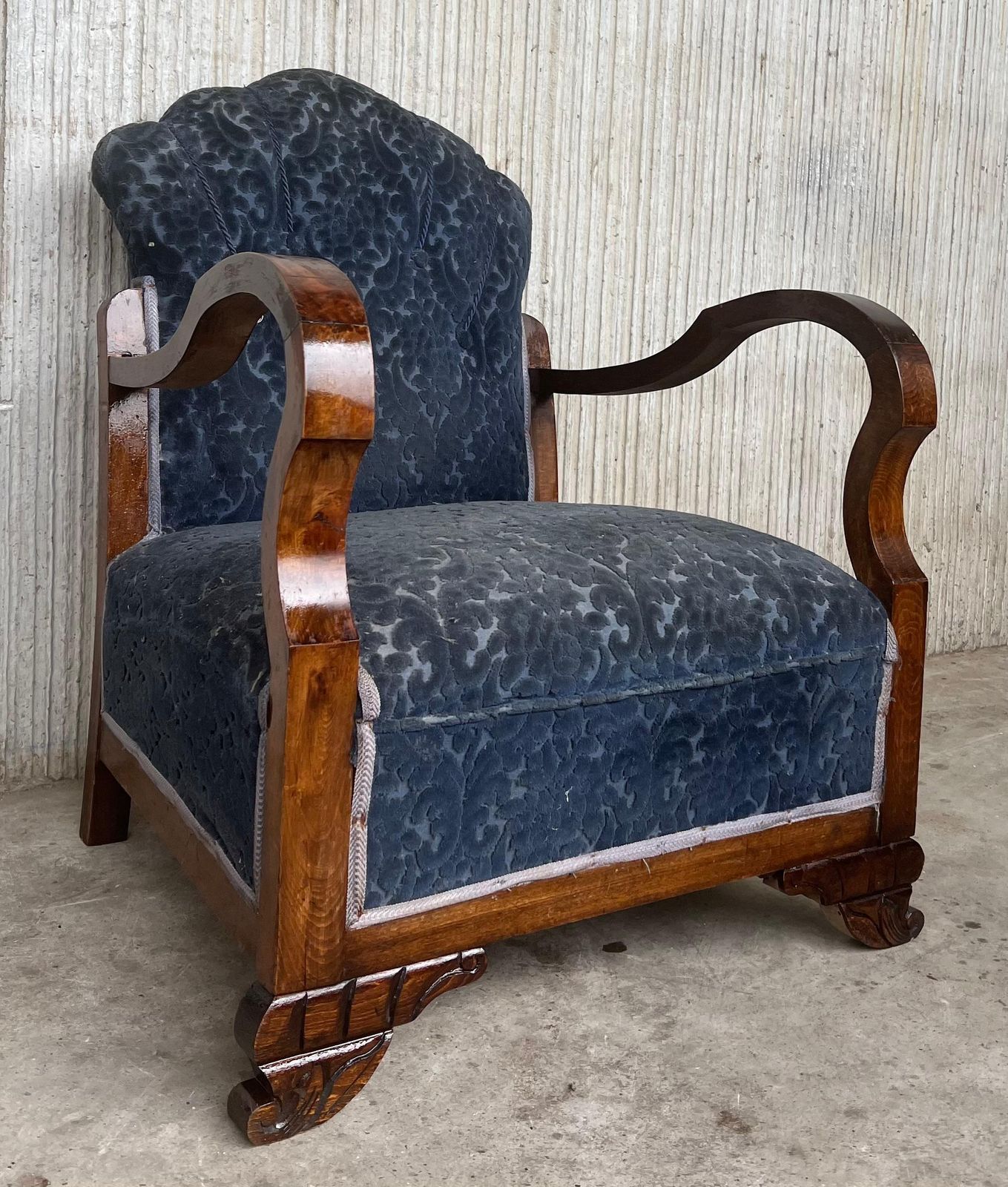 Paire de fauteuils club Art déco en velours damassé bleu encre photo for sale