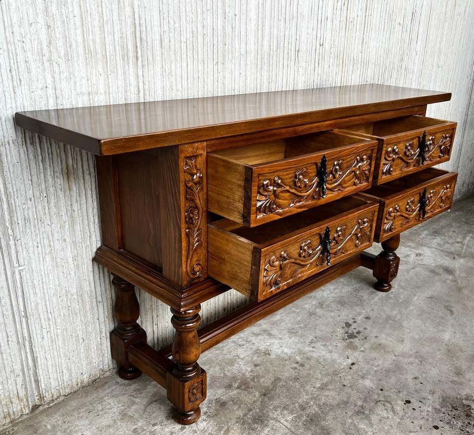 Console espagnole à quatre tiroirs sculptés avec quincaillerie d'époque photo buy