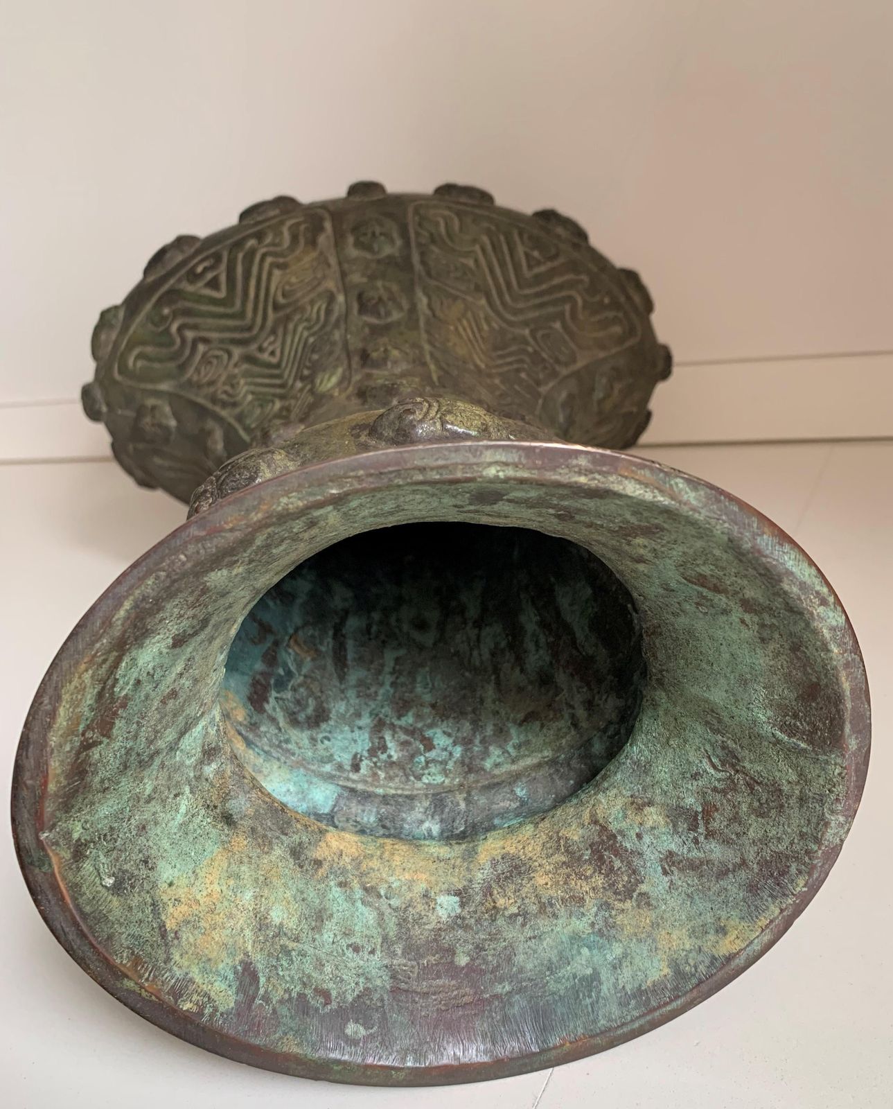 Chinese Archaistic Bronze Vase, Circa 1900 Shang Dynasty Style Gu Vessel photo vinterior