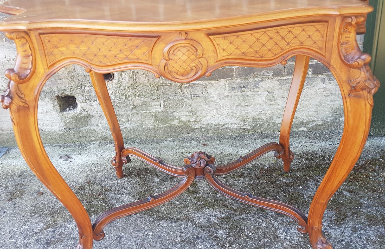 Queen Anne Salon Table, 19th Century photo Furniture