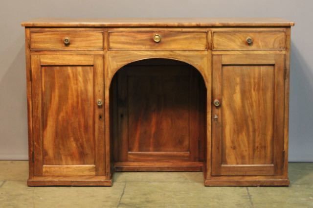 19thc. Golden Mahogany Knee Hole Desk Dressing Table