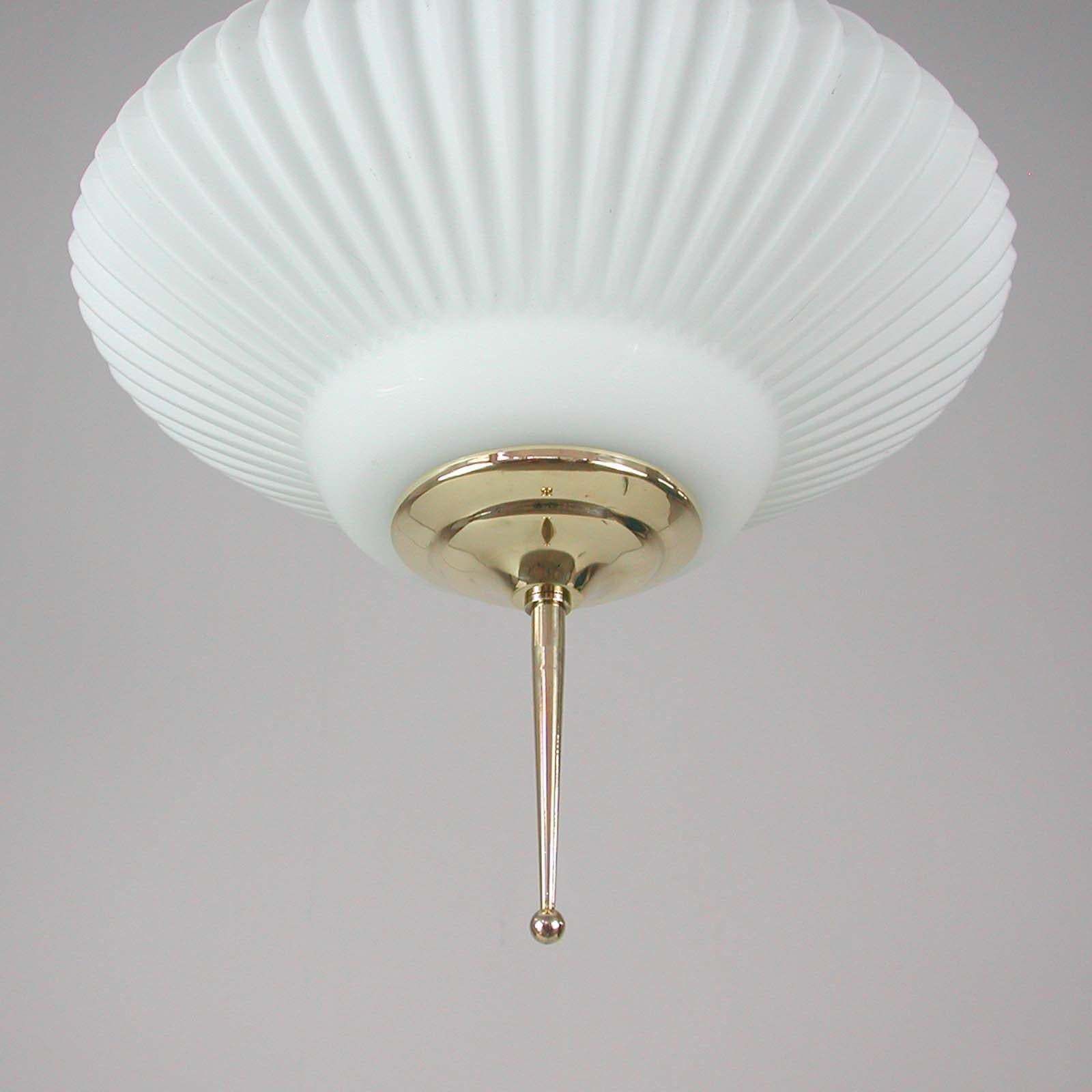 photo vintage Midcentury Ribbed Milk Glass & Brass Globe Pendant, Stilnovo 'Attr.'
