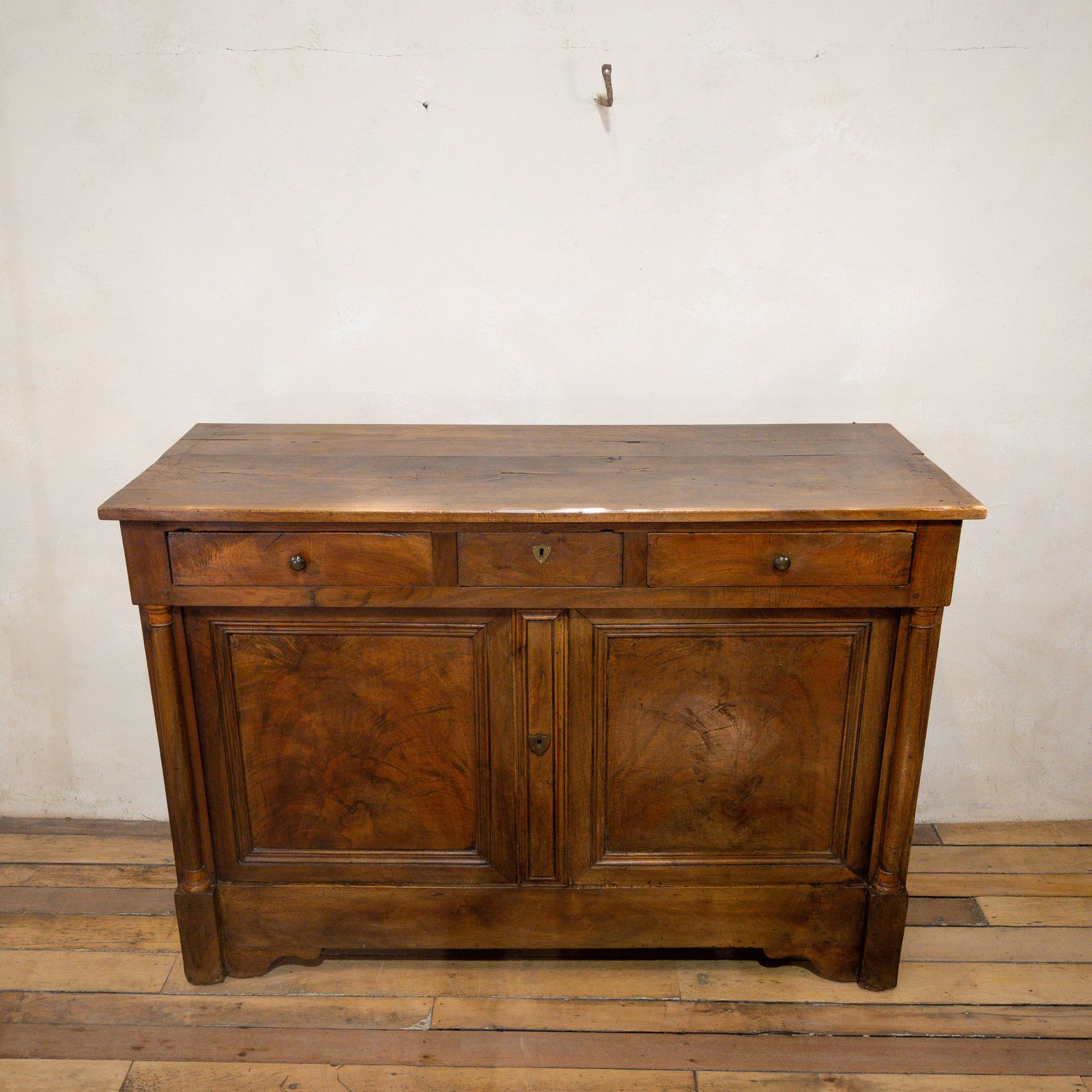 photo furniture A Superb 18th Century French Empire Walnut Dresser