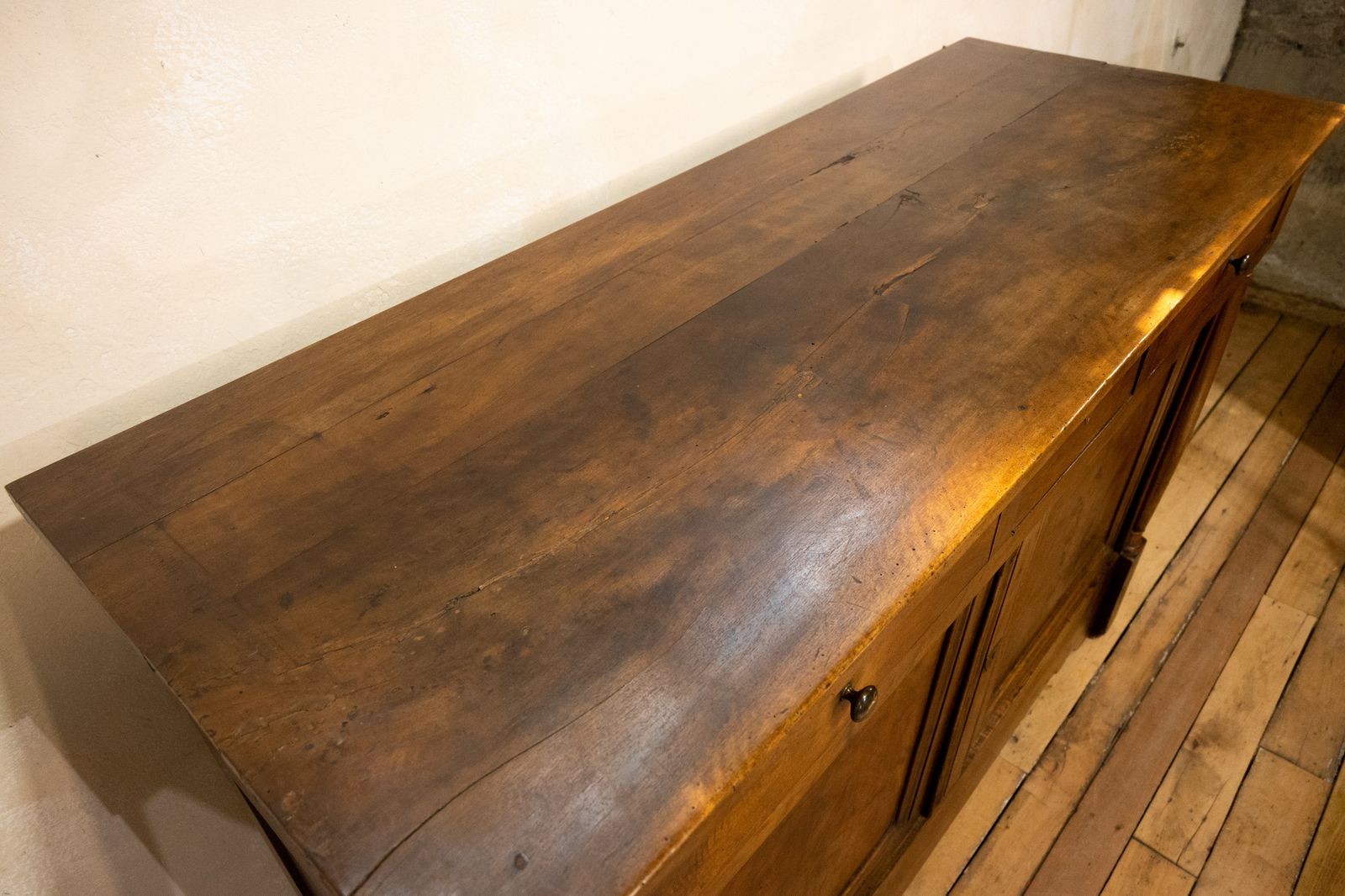 photo vintage A Superb 18th Century French Empire Walnut Dresser