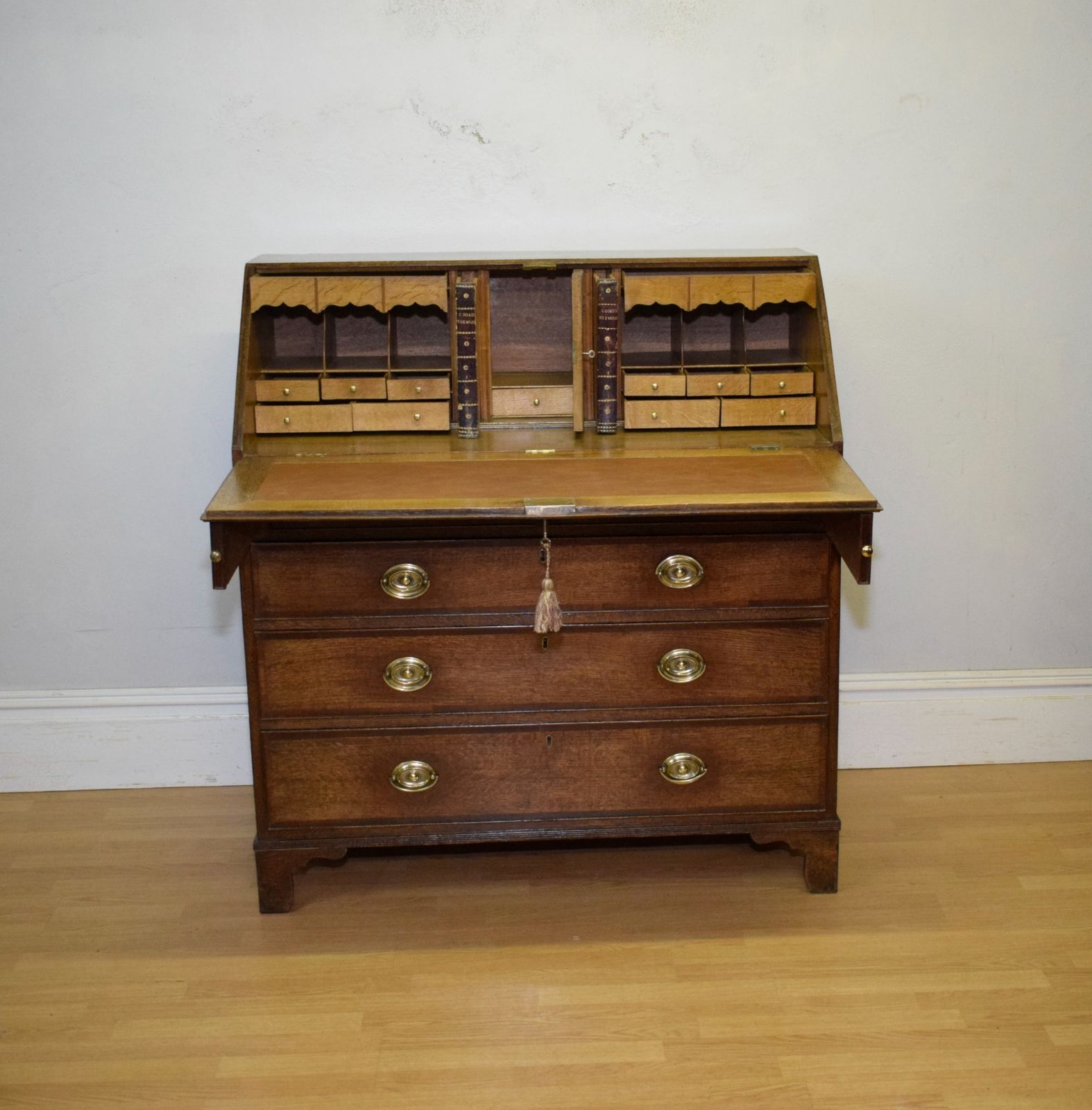 photo furniture Georgian Period Oak Bureau, 1700s