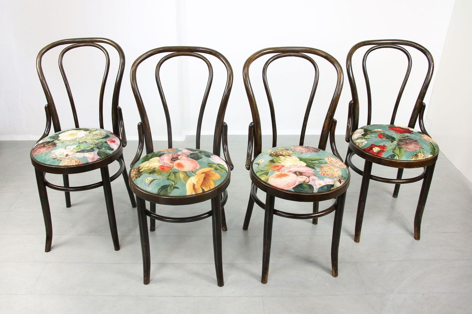 Vintage Velvet No. 18 Dining Chairs By Michael Thonet, Set Of 4