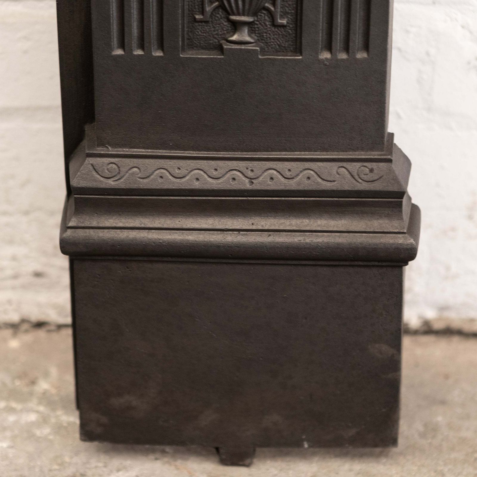 photo furniture Rare Antique Victorian Cast Iron Fireplace Surround
