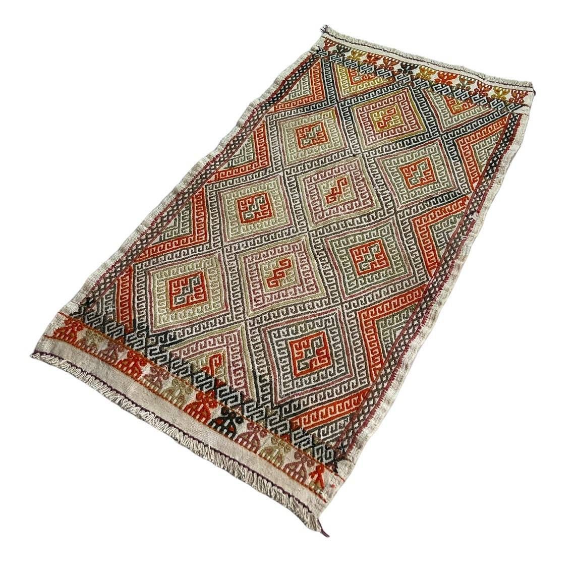 photo furniture Traditional Turkish Mini Kilim Rug ,Vintage Anatolian Turkish Kelim 85 X 46 Cm