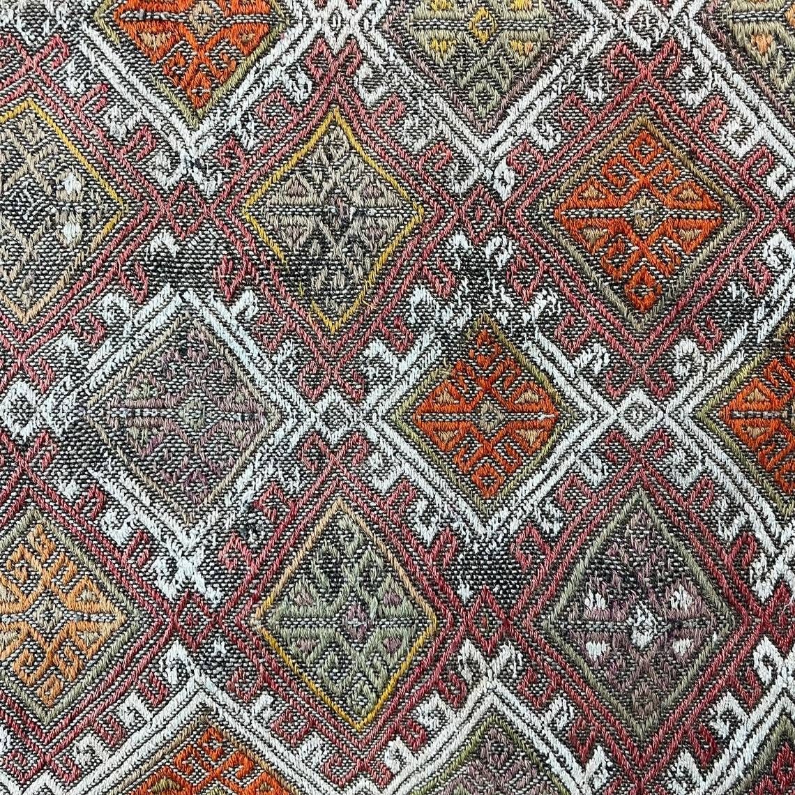 photo furniture Traditional Turkish Mini Kilim Rug ,Vintage Anatolian Turkish Kelim 72 X 51 Cm
