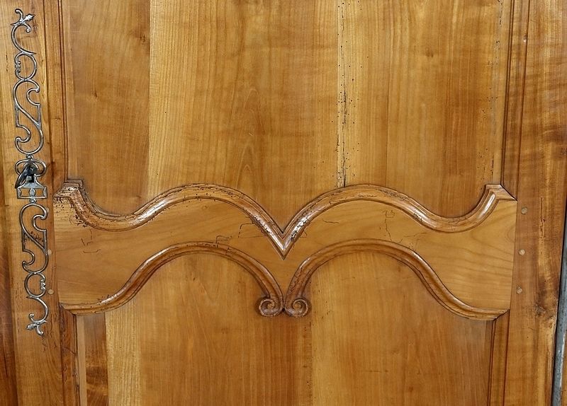 photo furniture Rare Regional Bonnetière In Blond Cherry, Louis XV   Early 19th Century