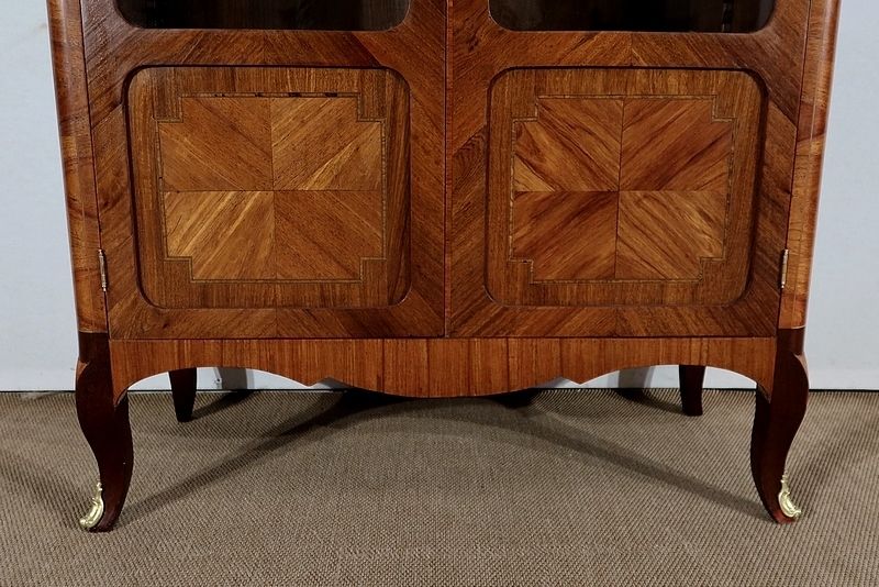 photo furniture Small Showcase In Precious Wood, Transition Louis XV / Louis XVI Style, Early 20th Century