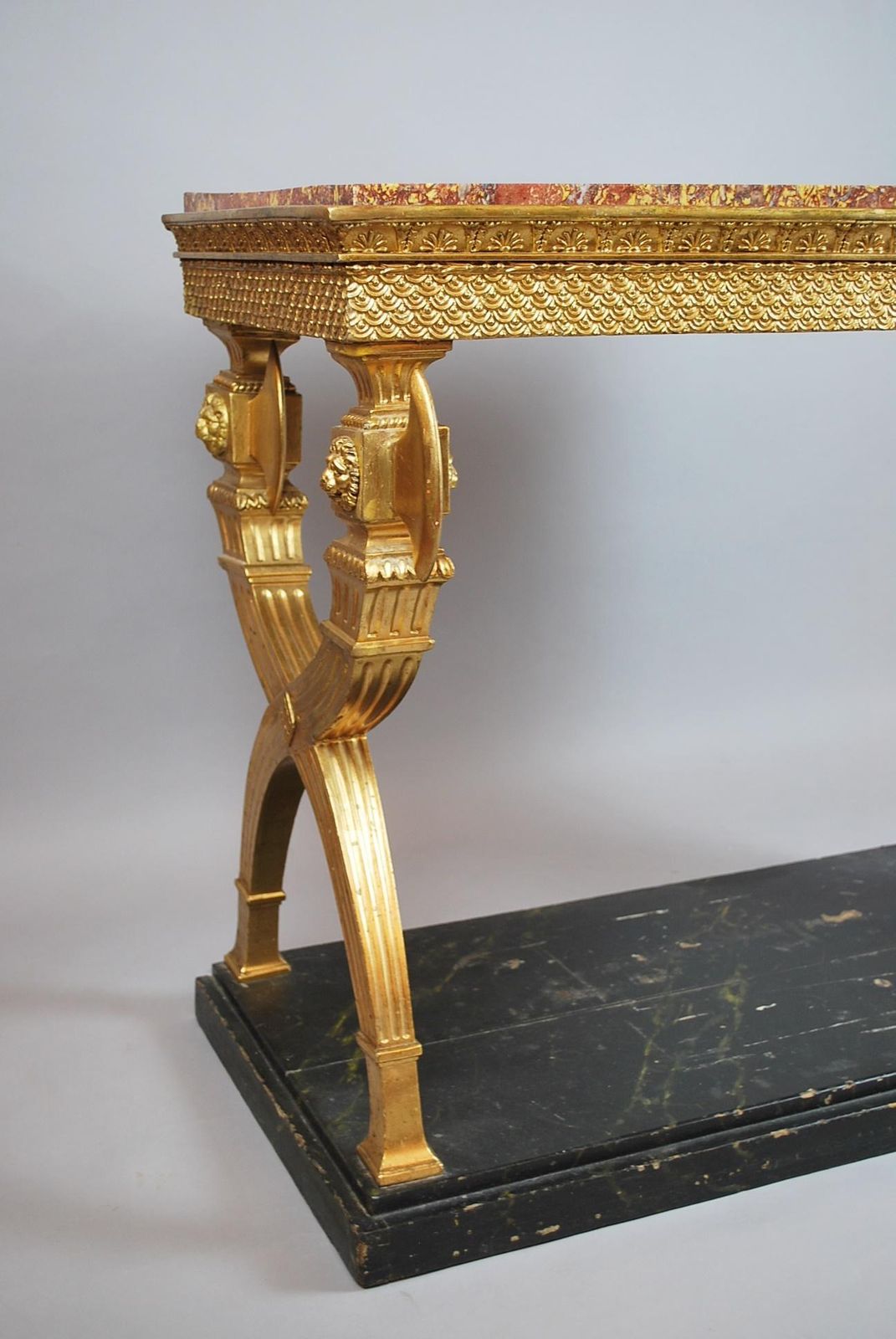 photo vinterior Console In Golden Wood And Marble Top, Sweden , Circa 1800