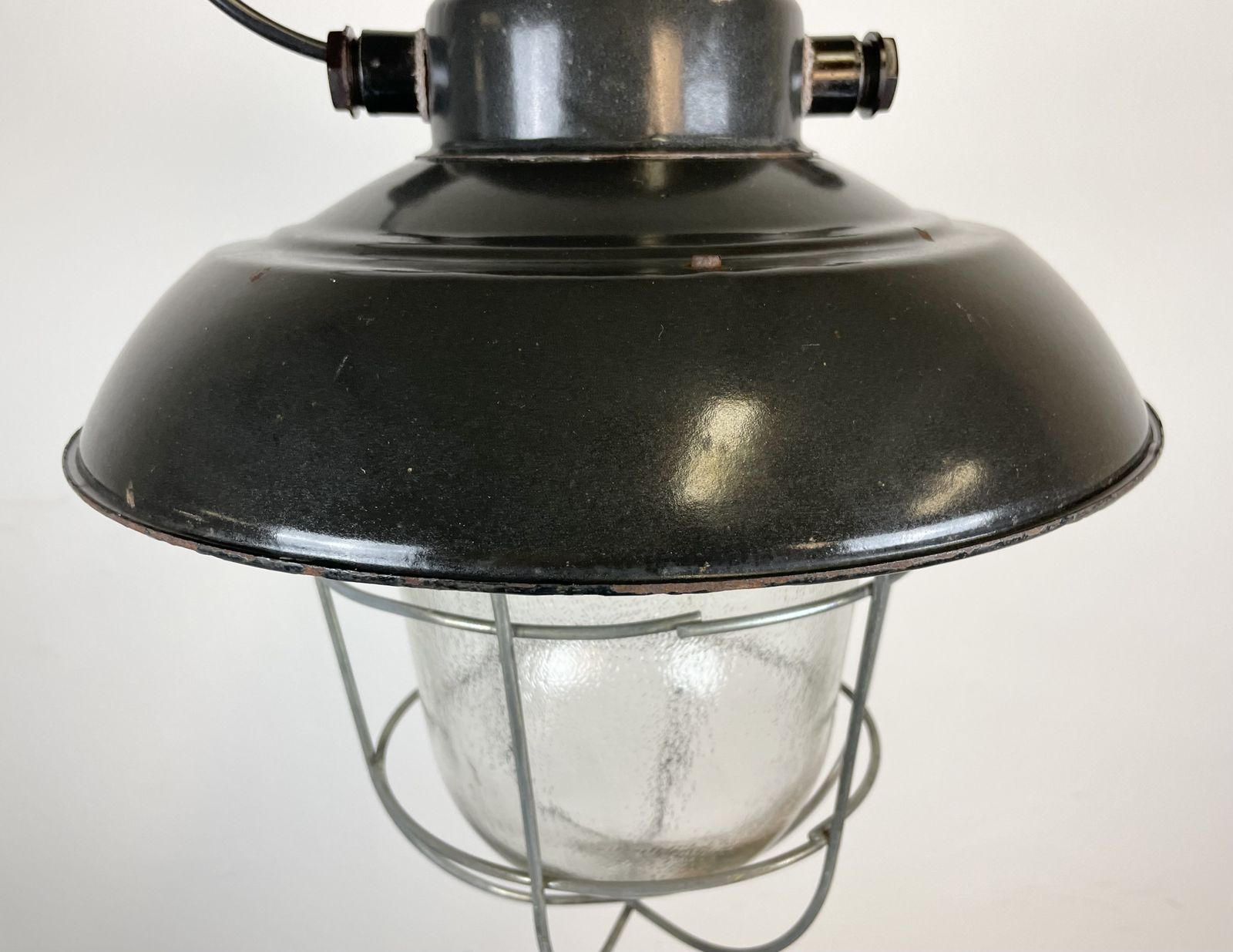 photo vinterior Industrial Black Enamel Factory Hanging Lamp, 1960s