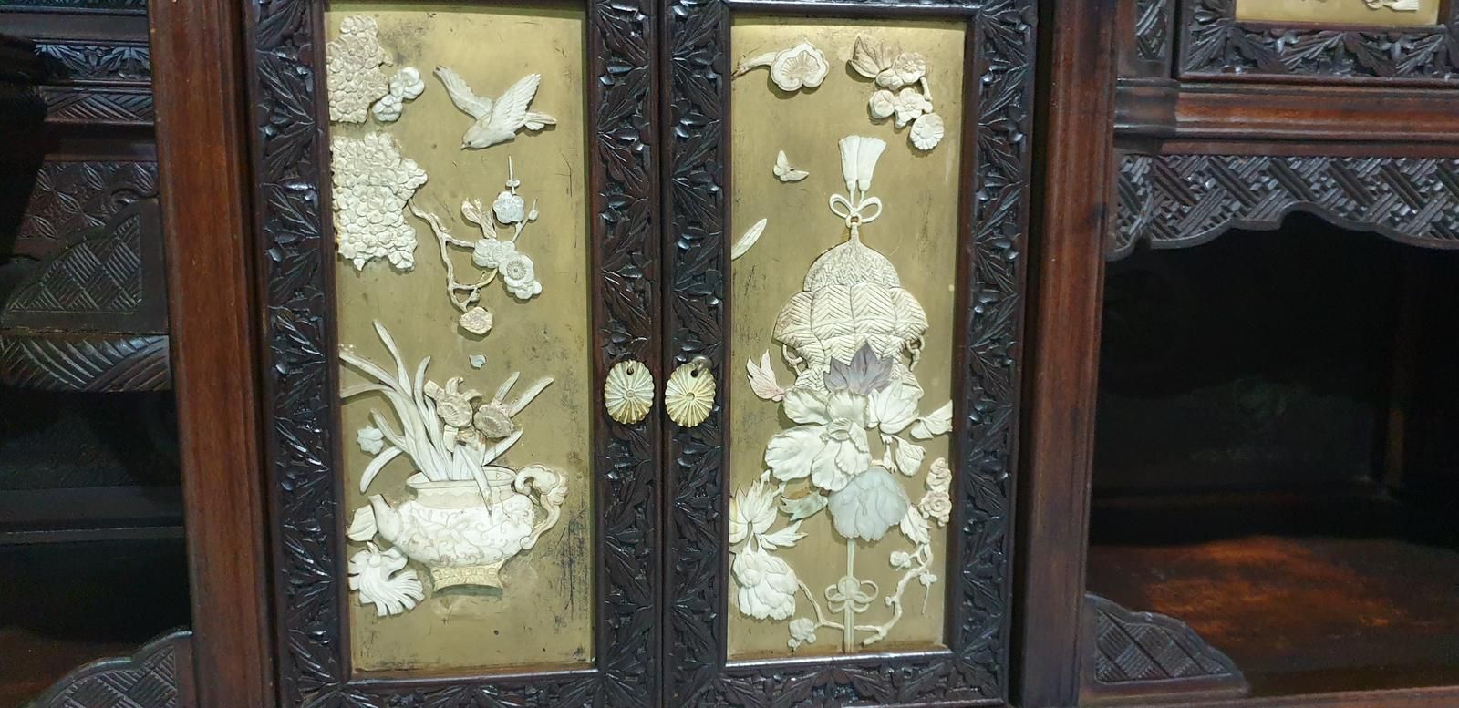 photo vintage Large Meji Period Shibayama Cabinet