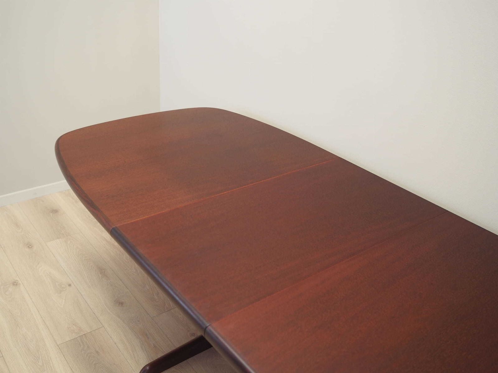 photo vintage Mahogany Table, Danish Design, 90s, Manufacturer: Skovby