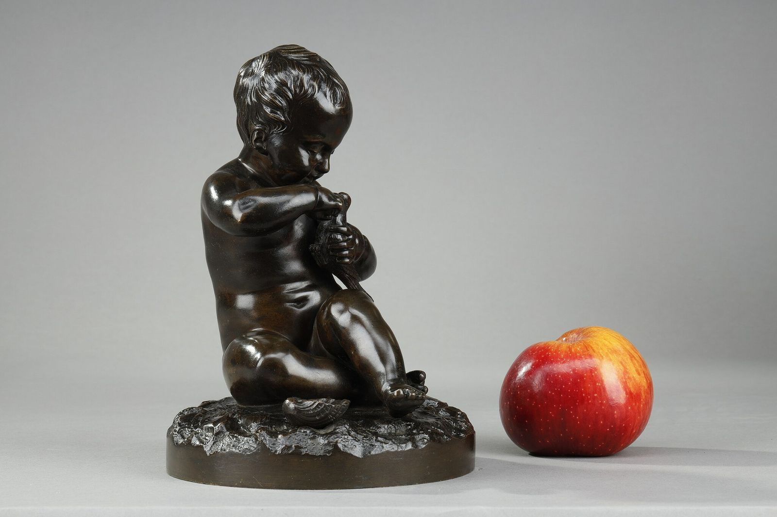 photo vinterior Bronze "The Girl With The Bird And The Shell" After Pigalle