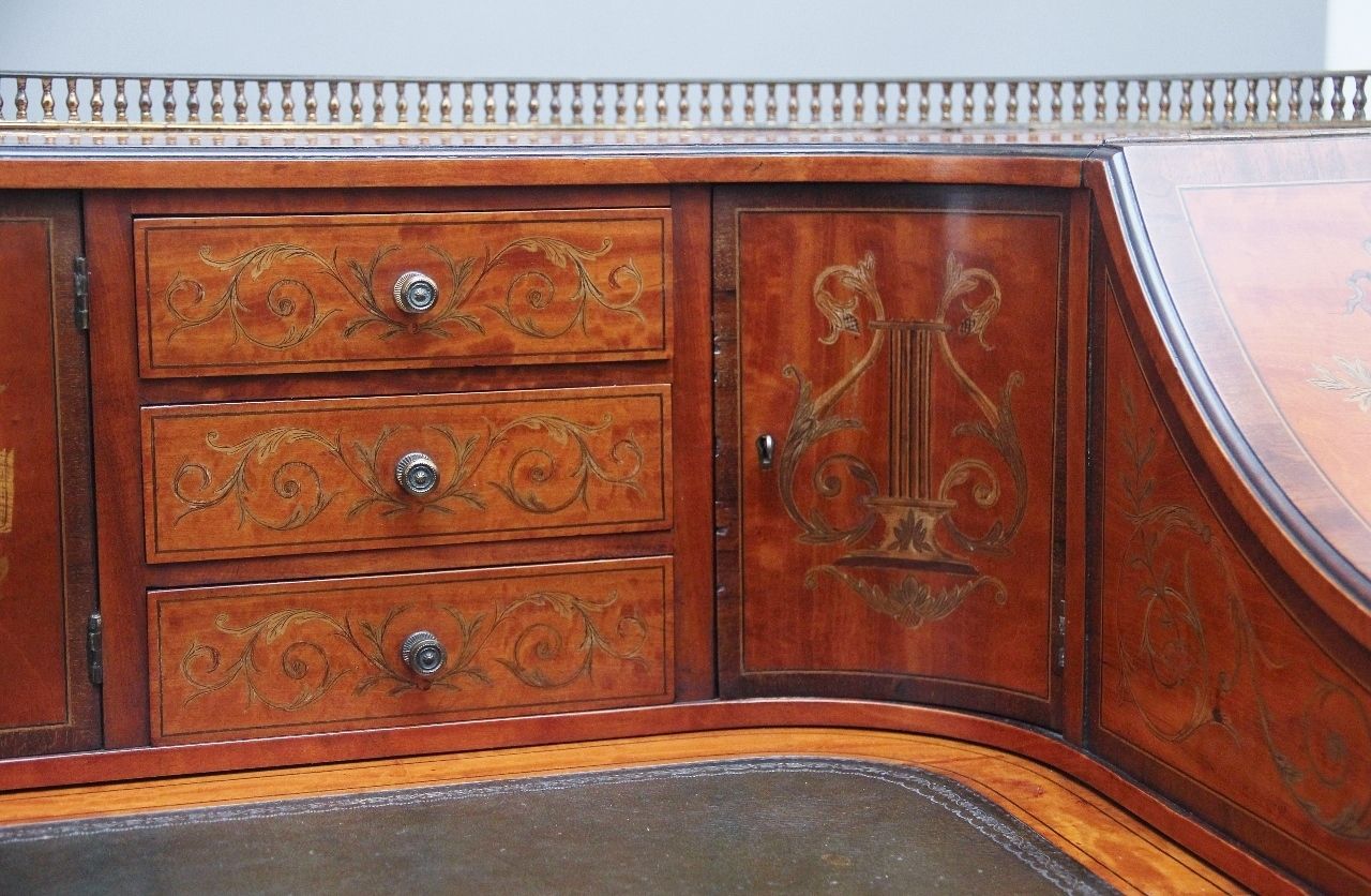 photo vinterior 19th Century Satinwood And Inlaid Carlton House Desk