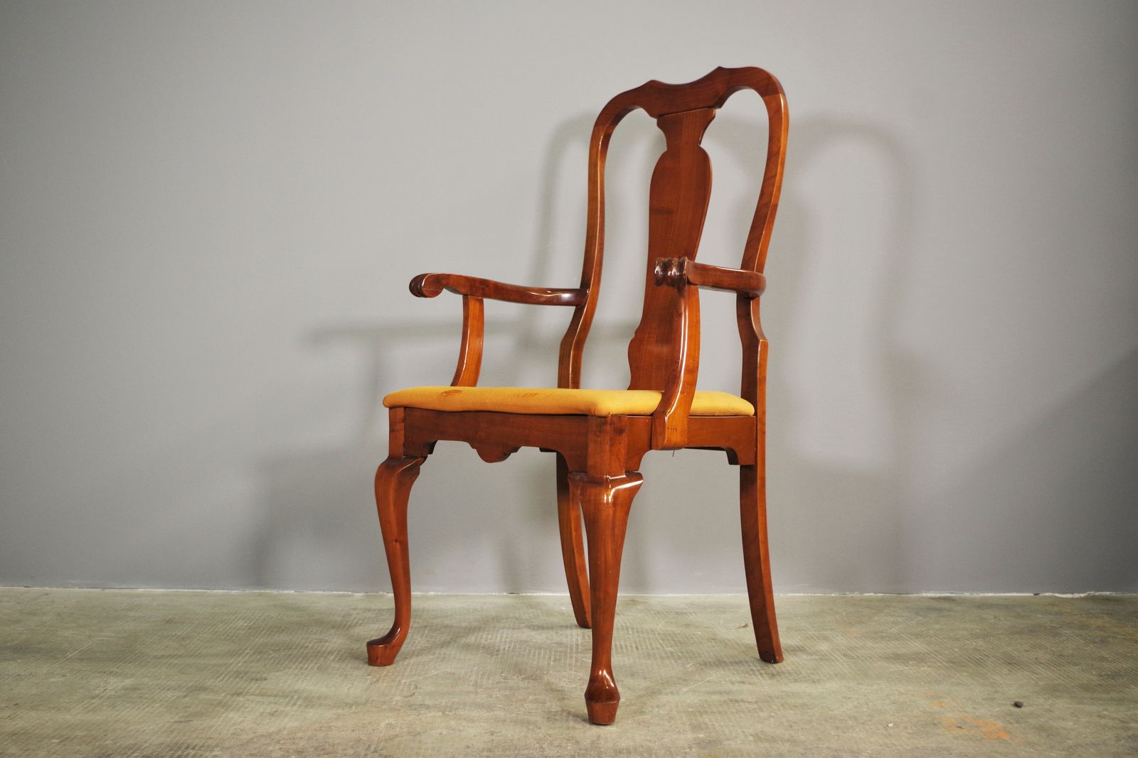 515.0 Original Antique Queen Anne Armchair, In Mahogany And Leather photo