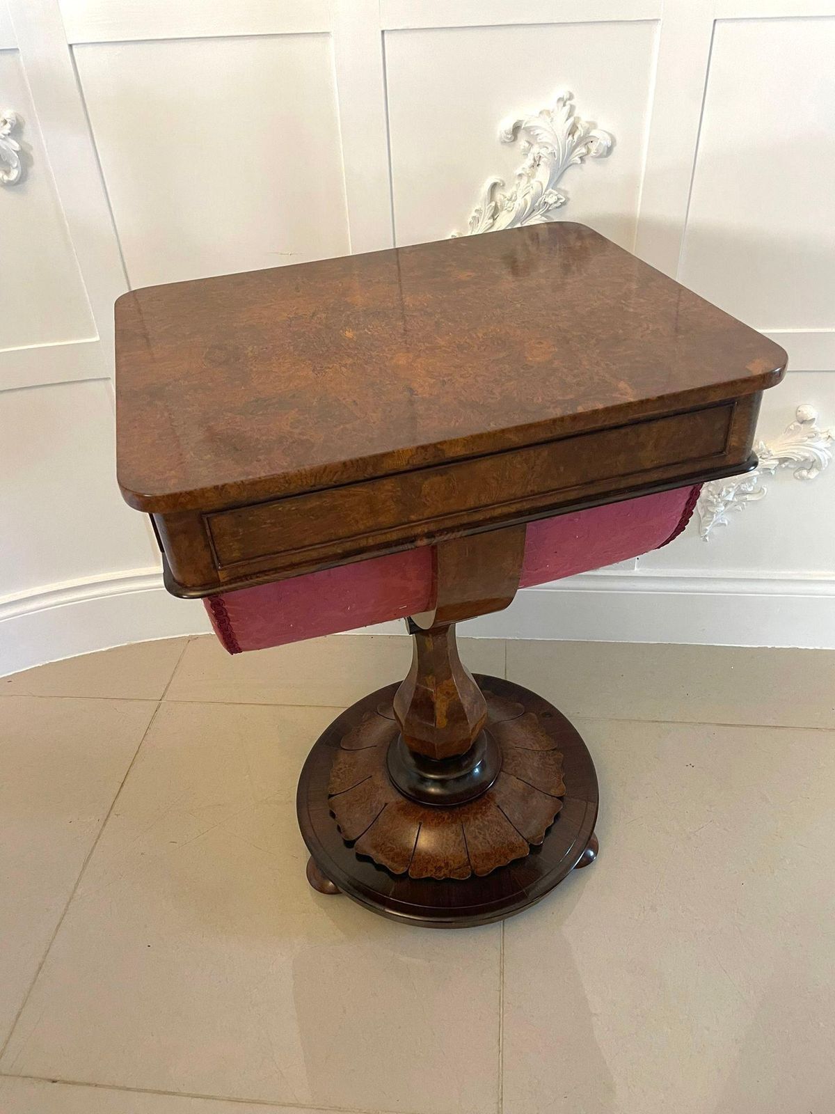 photo vinterior Fine Quality Antique Victorian Burr Walnut Freestanding Sewing Table