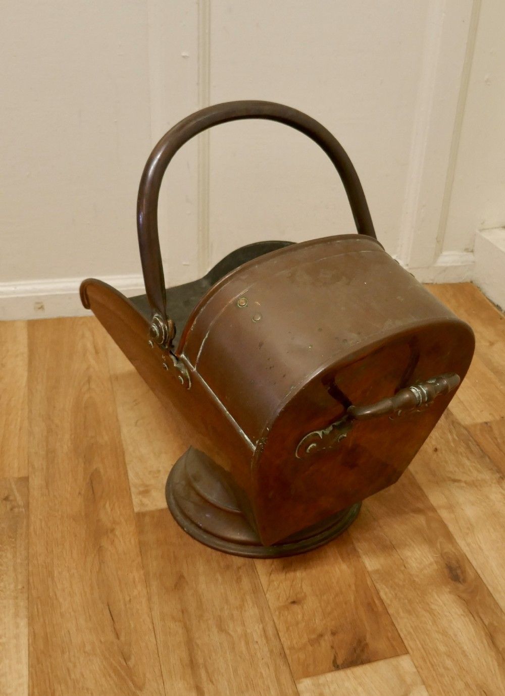 Large Arts And Crafts Copper Helmet Coal Scuttle photo 462.0