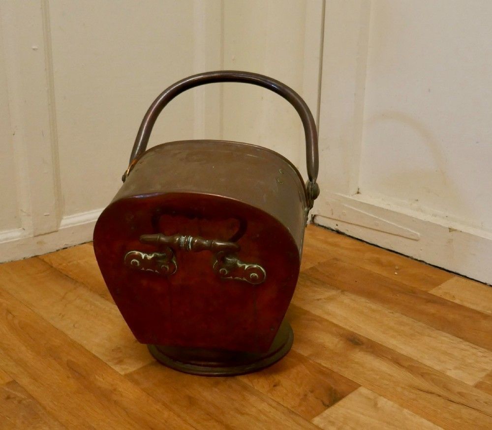 Large Arts And Crafts Copper Helmet Coal Scuttle photo vinterior