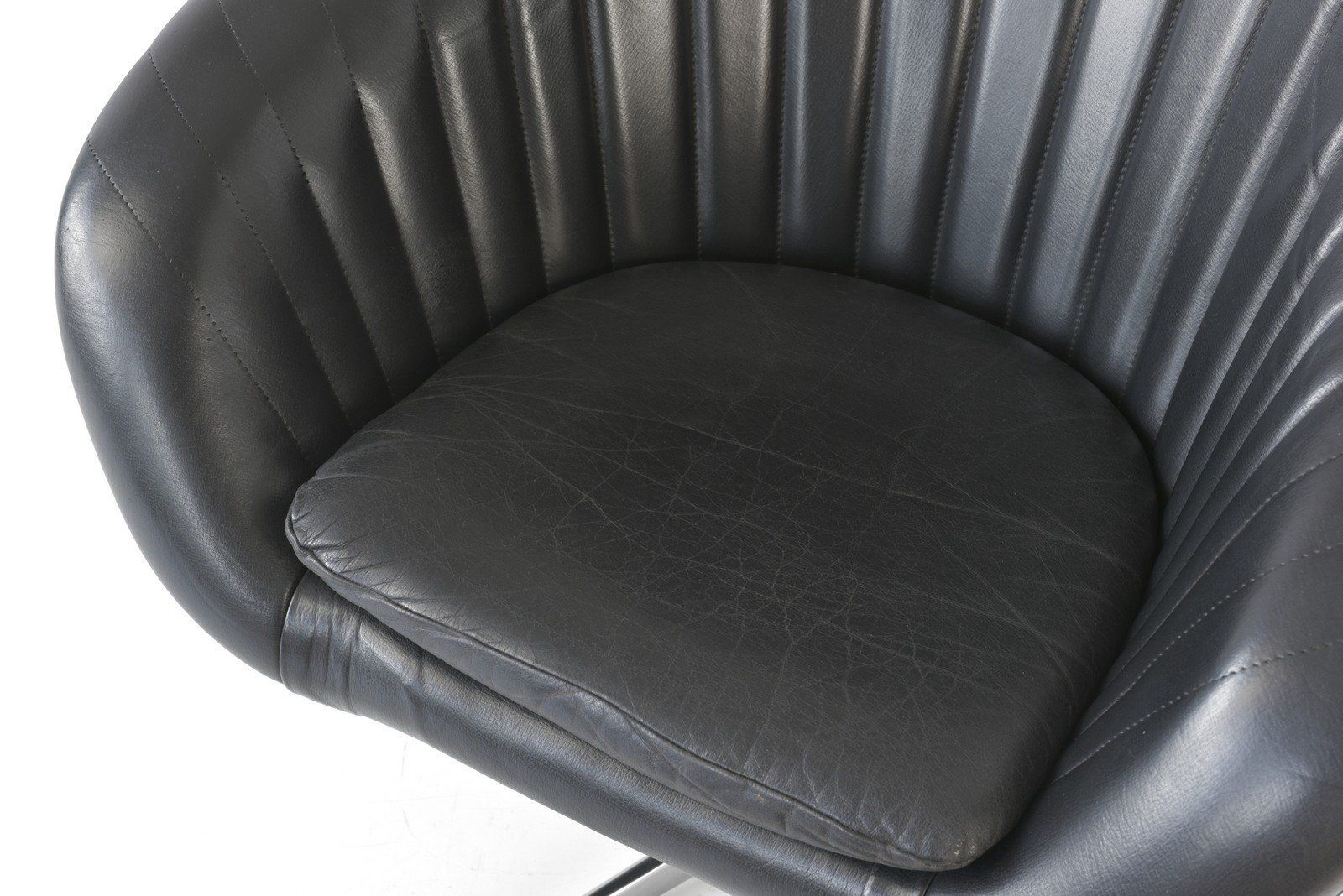 photo furniture Dutch Swivel Bucket Chair In Leather, 1960