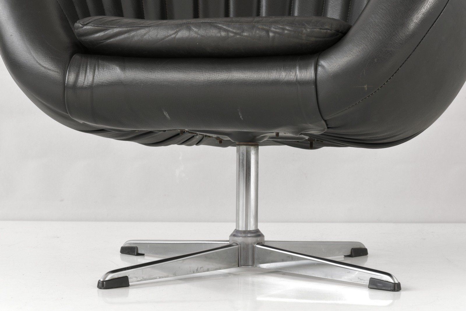 Furniture Dutch Swivel Bucket Chair In Leather, 1960 photo