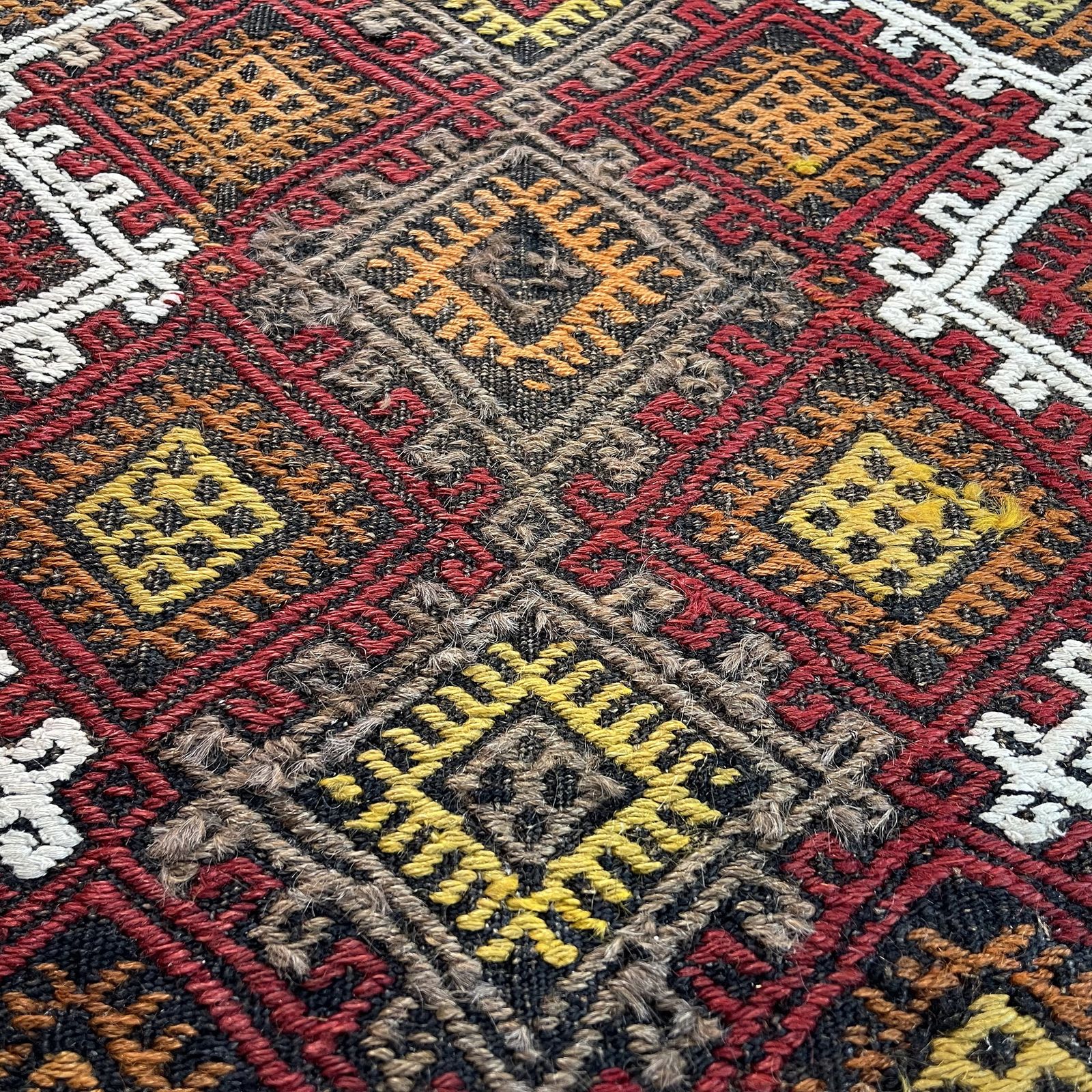 photo for sale Traditional Turkish Mini Kilim Rug , Vintage Anatolian Turkish Kilim Rug , 103 X 56 Cm