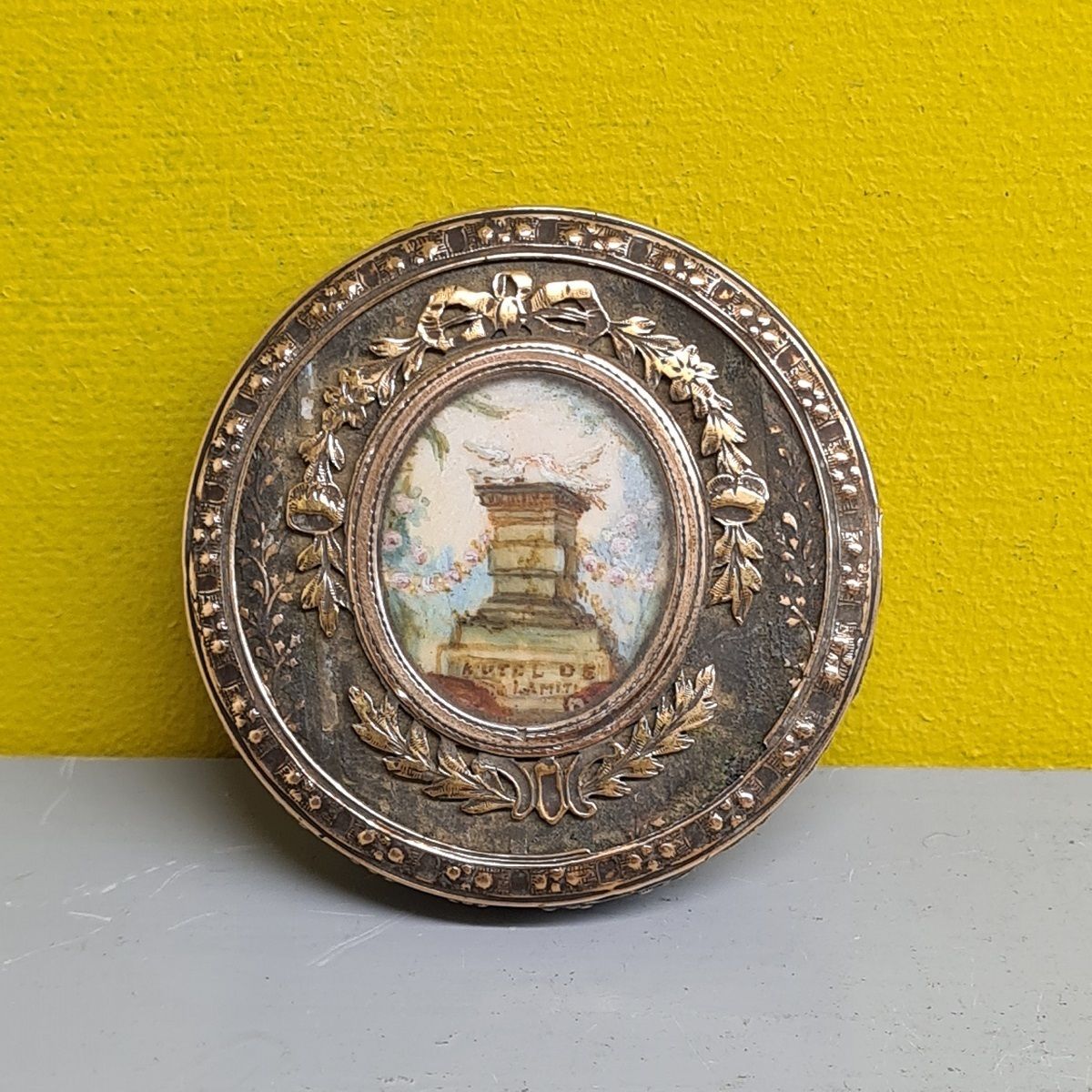 French Louis XV Gold And Tortioseshell Snuffbox, 18th Century. photo Home Decor