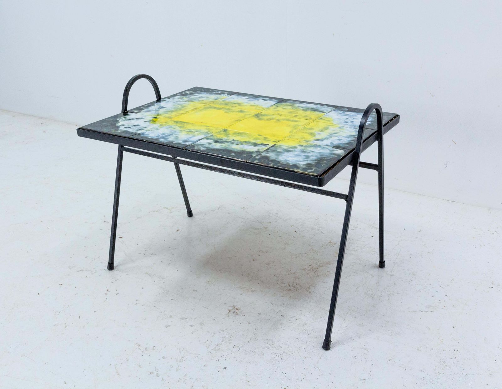 Table basse ou table de service en fer et céramique, France, vers 1960 photo for sale